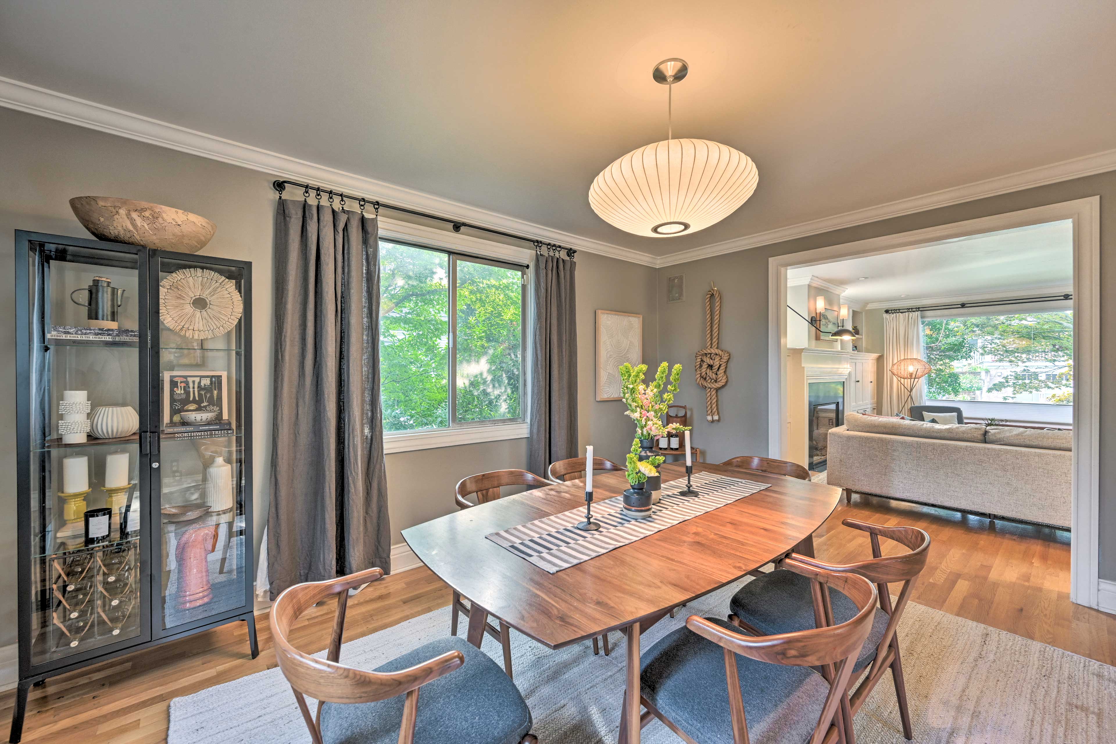 Dining Room | High Chair | Dishware Provided