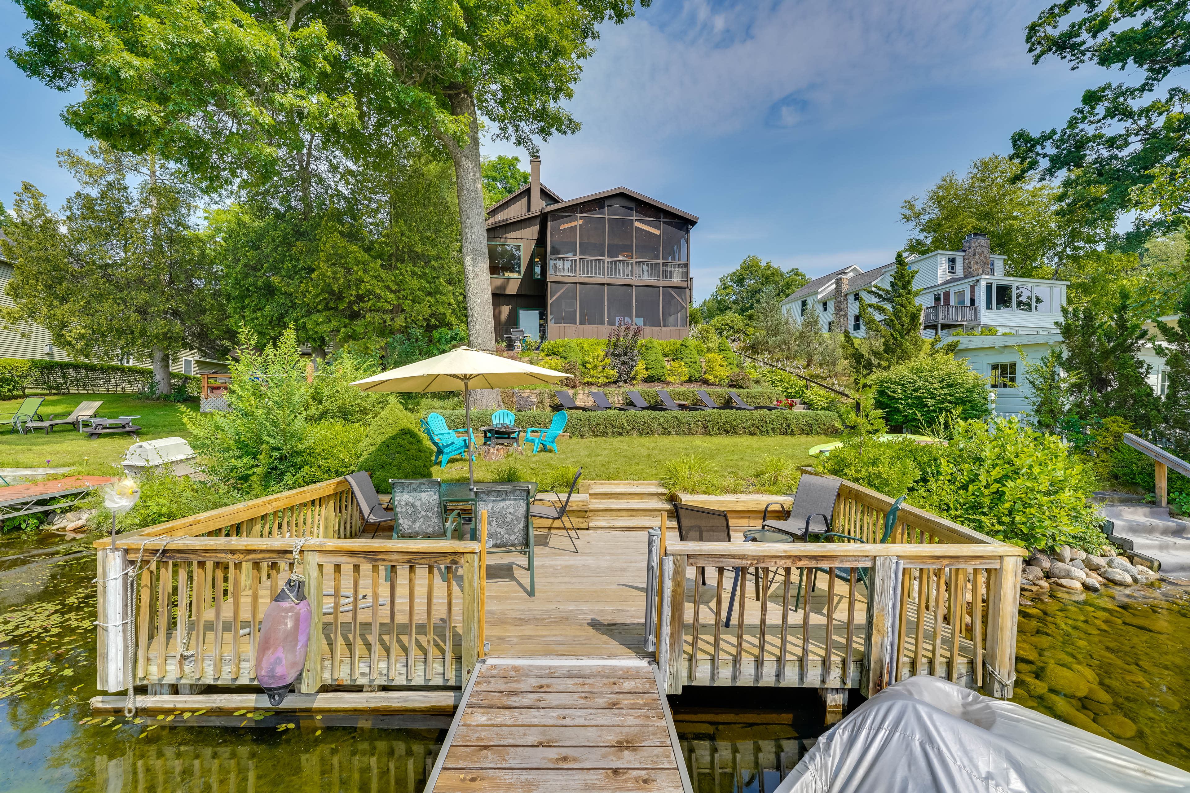 Outdoor Dining Area | Dock