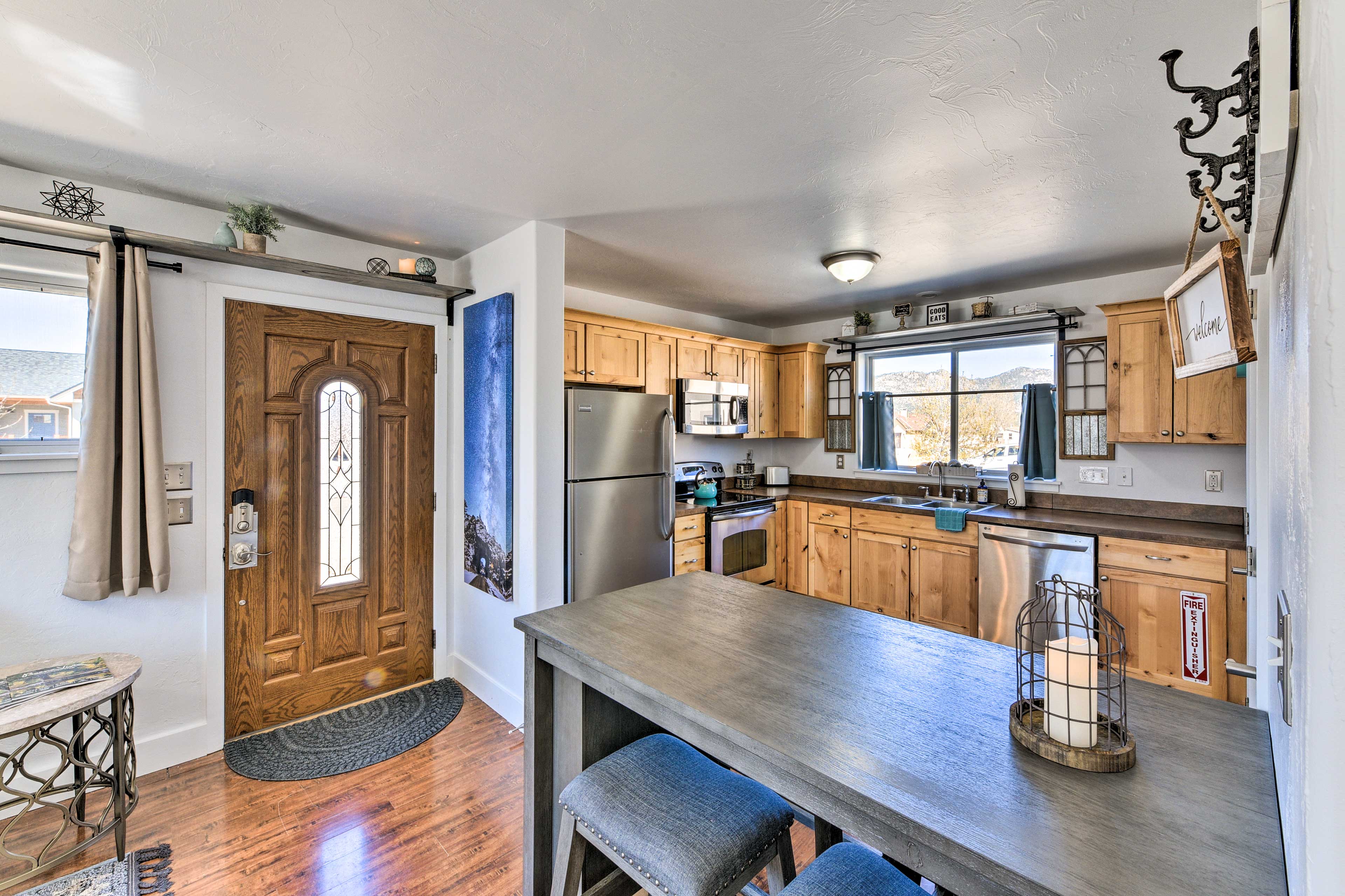 Full Kitchen | Dining Area