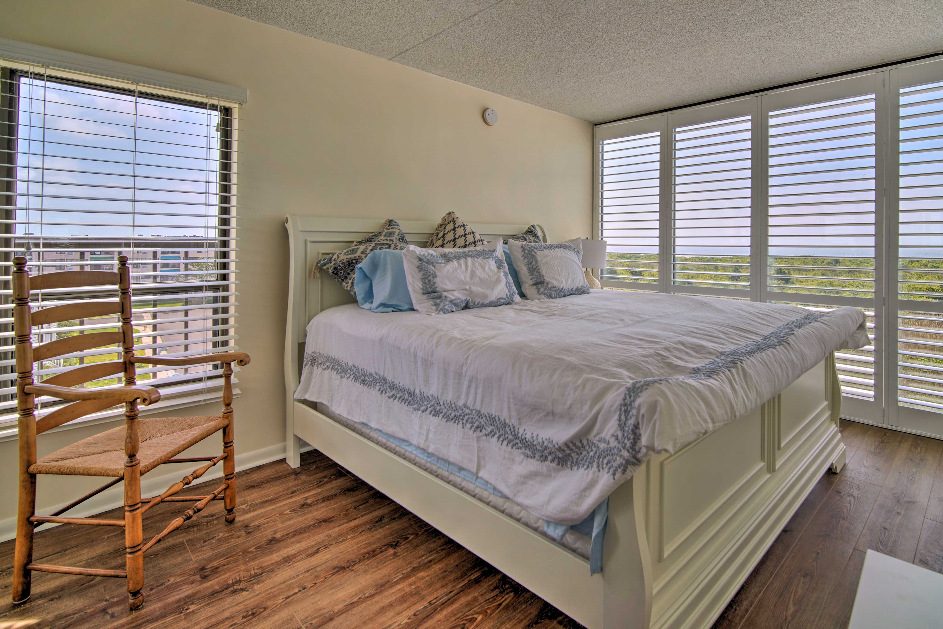 Bedroom 1 | King Bed | Linens Provided | En-Suite Bathroom