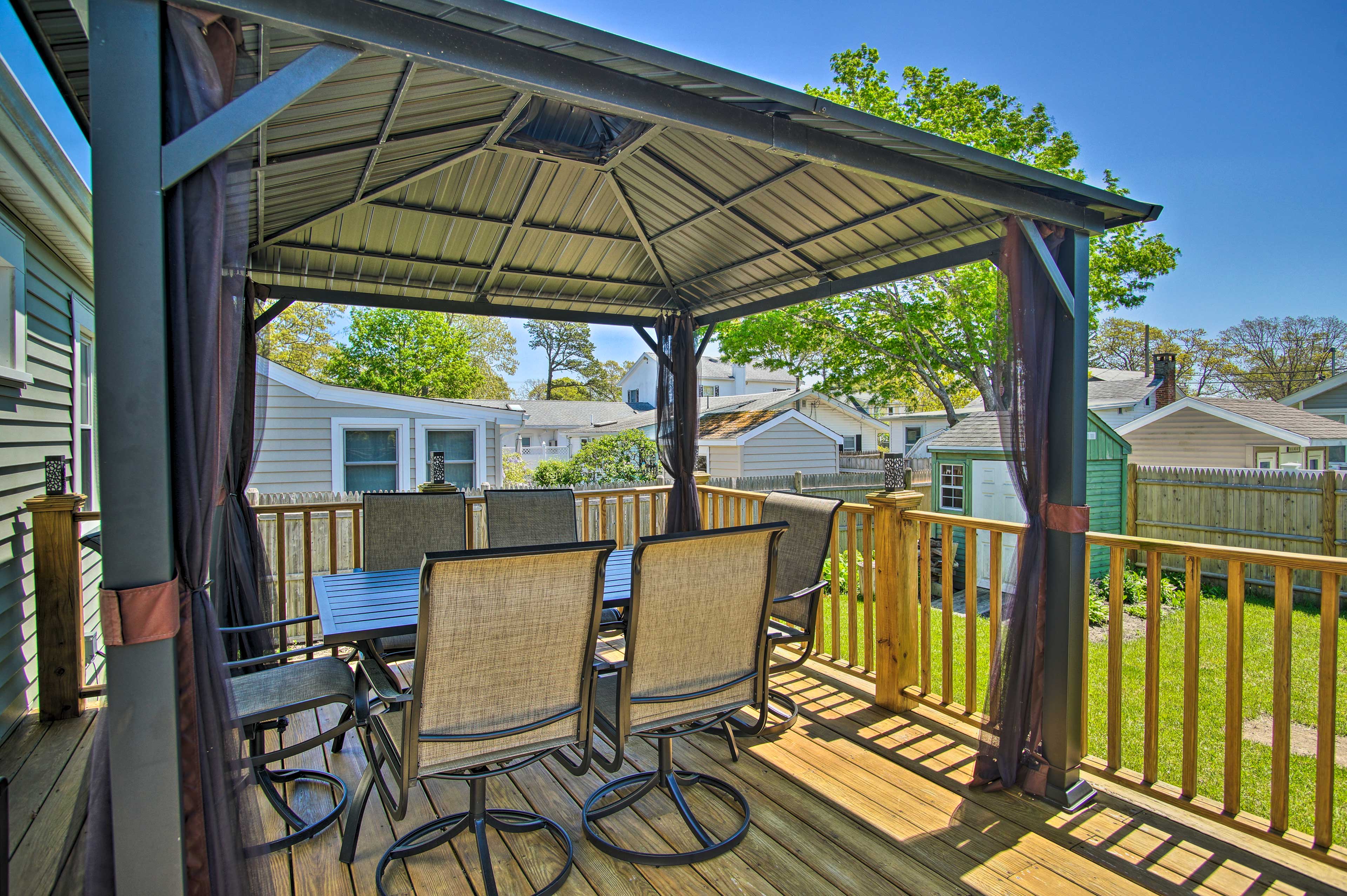 Deck | Outdoor Dining Area | Gas Grill (Starter Propane Provided)