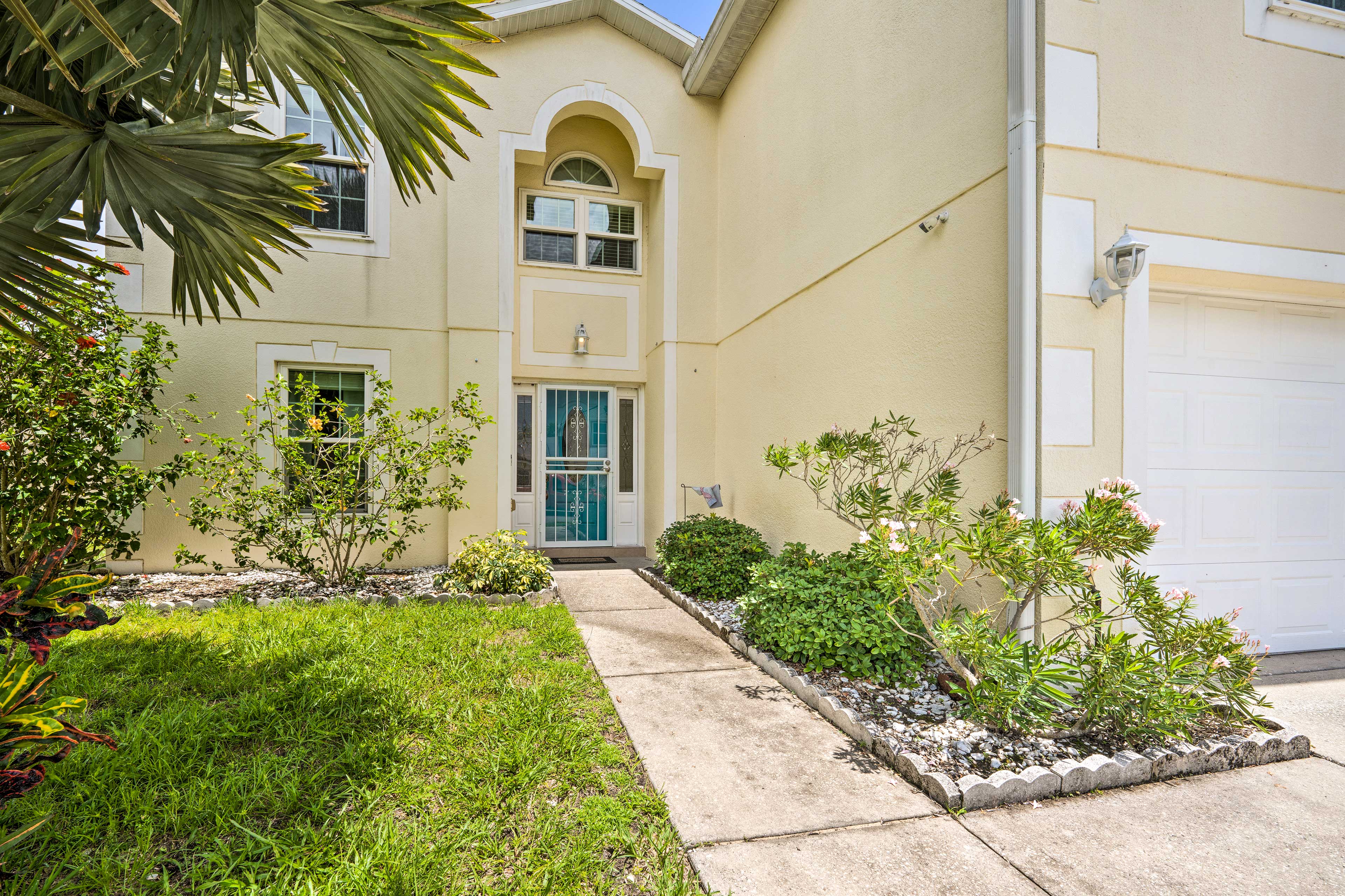 Home Entrance | Keyless Entry | 5 Exterior Security Cameras (Facing Out)