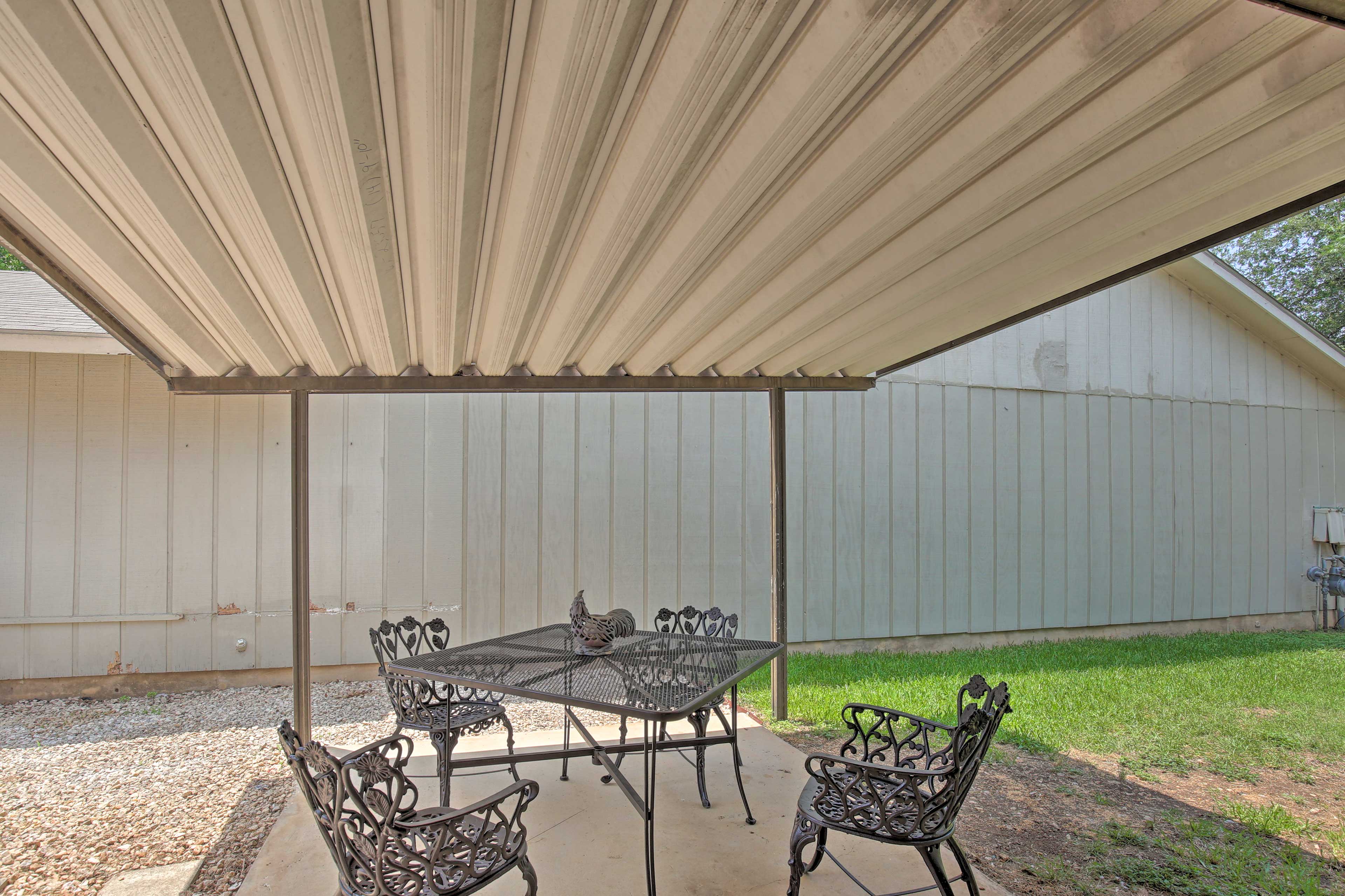 Covered Patio | Outdoor Dining Set