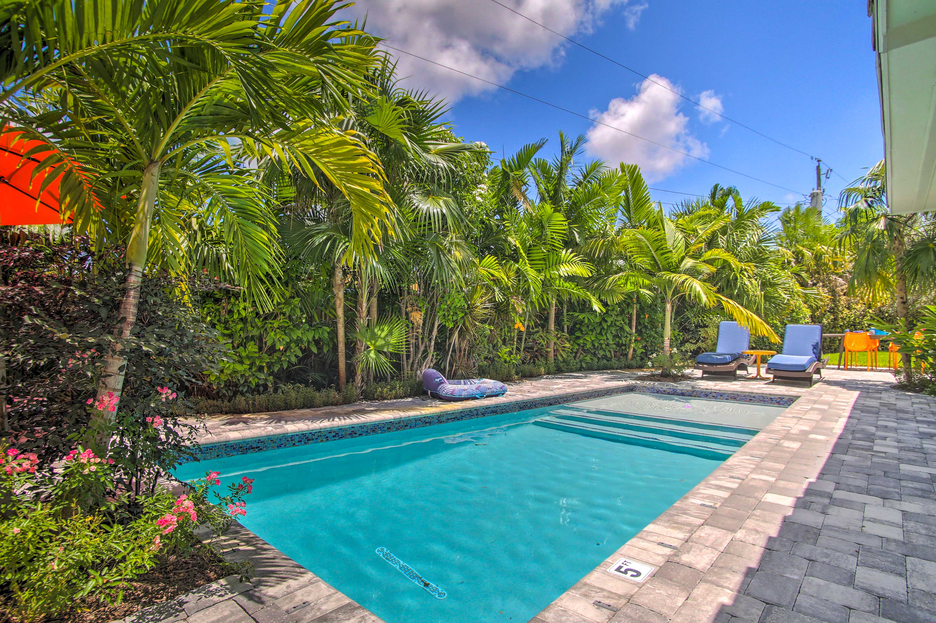 Pool Area | Outdoor Shower