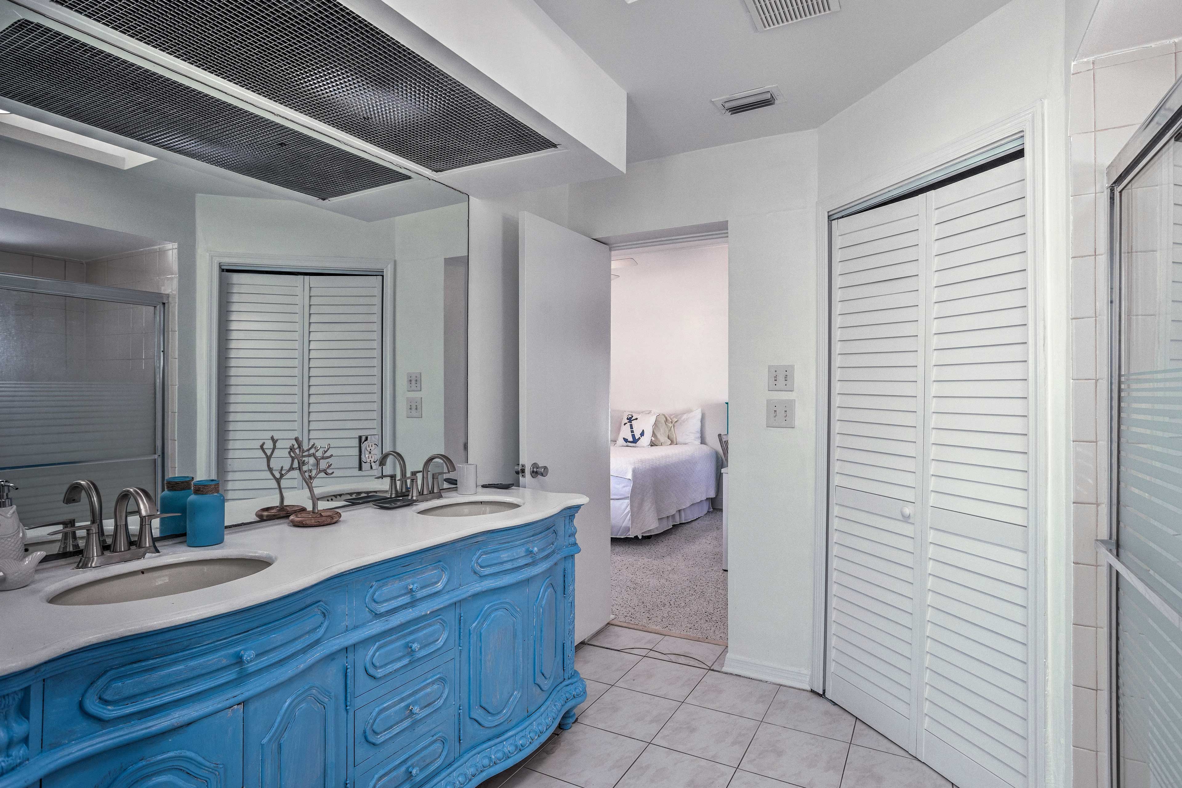 En-Suite Bathroom | Towels Provided