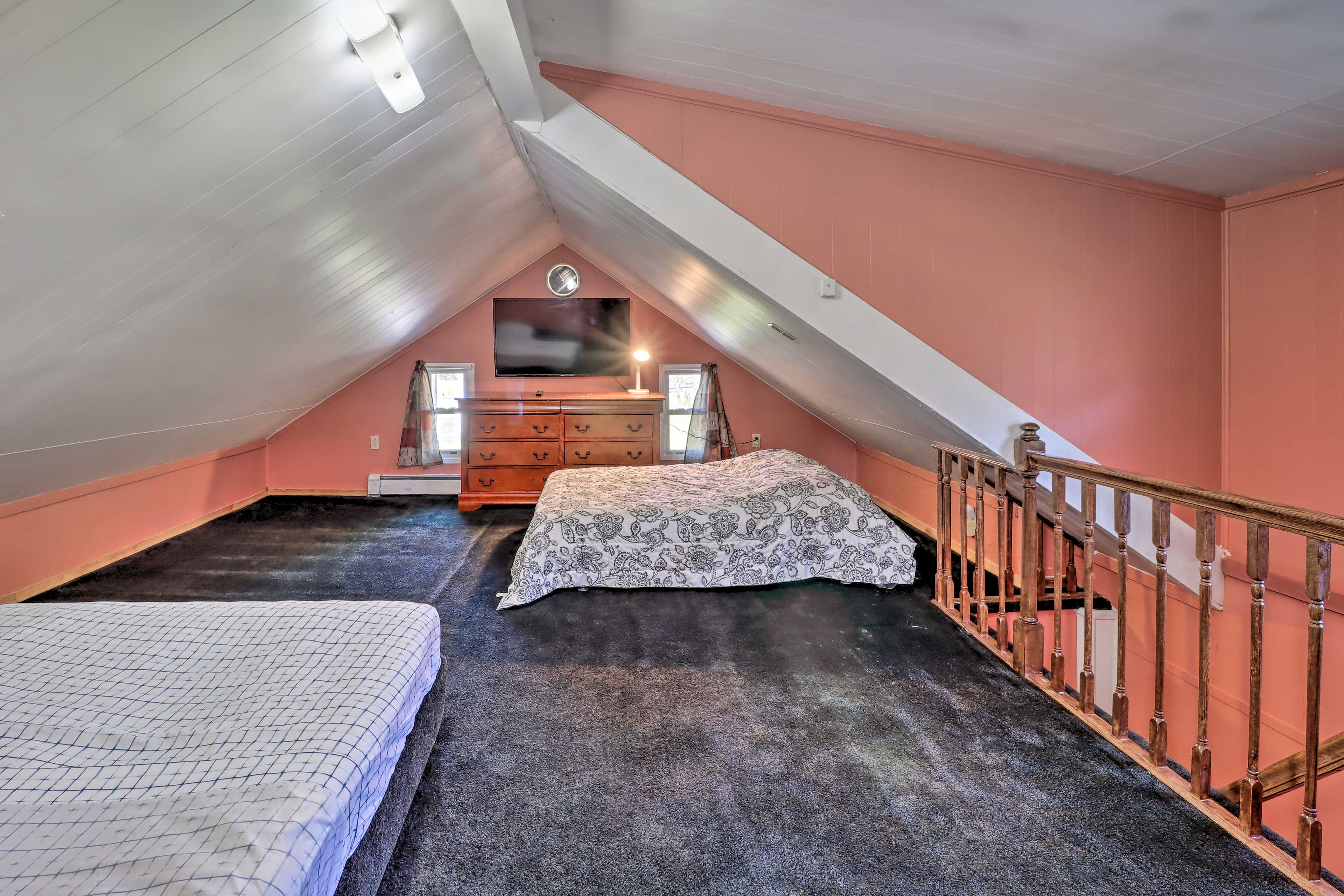 Bedroom 4 (Loft) | 2 Queen Beds | Smart TV