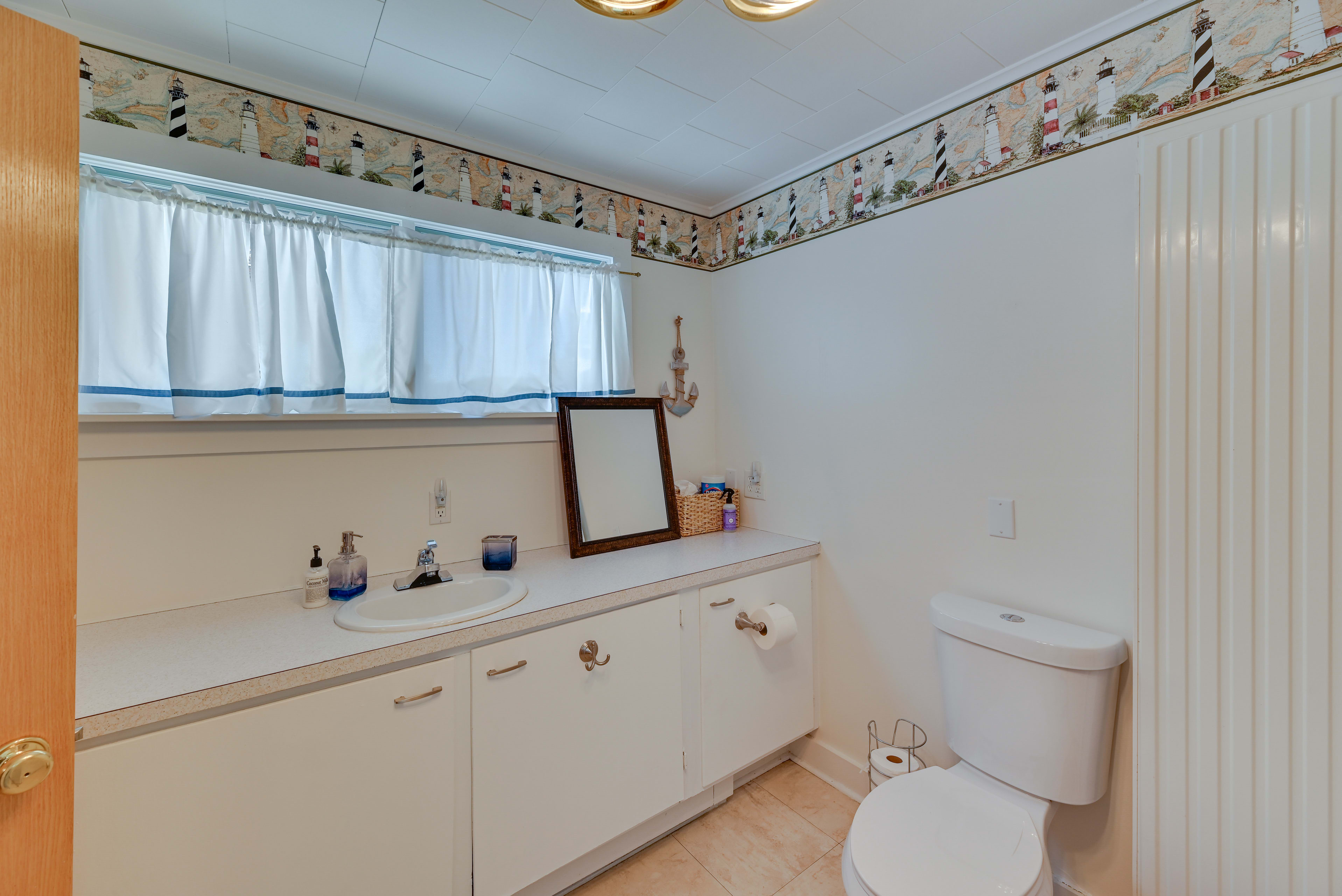 Half Bathroom | Laundry | Detergent Provided | 1st Floor