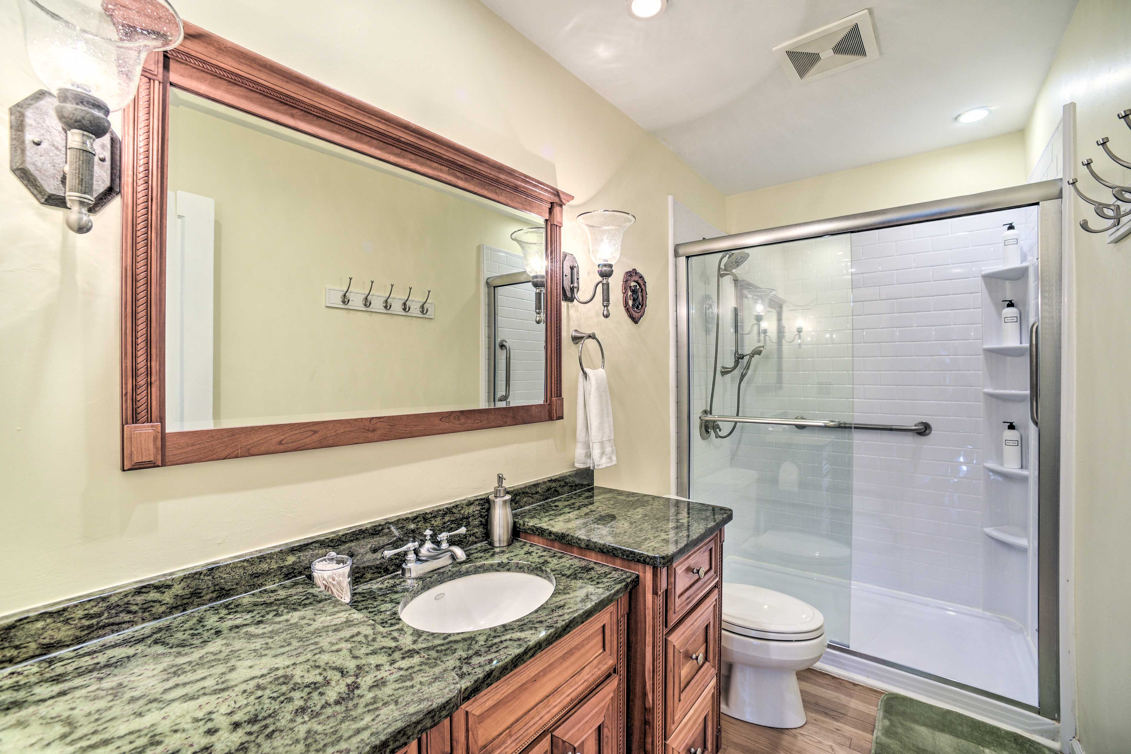 Full Bathroom | Towels Provided | Complimentary Toiletries