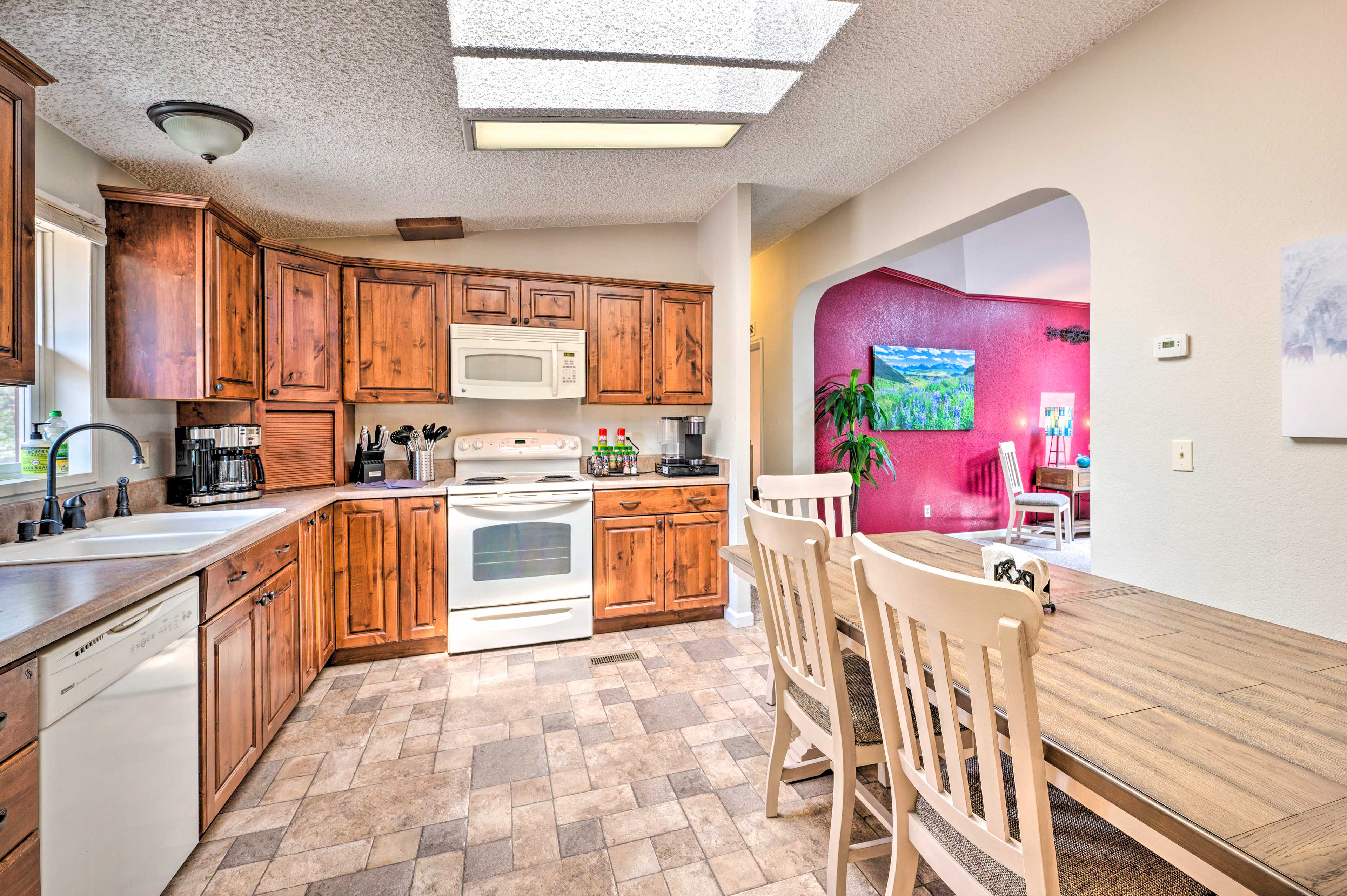 Full Kitchen | Dishwasher | Electric Range | Microwave | Fridge w/ Ice Maker