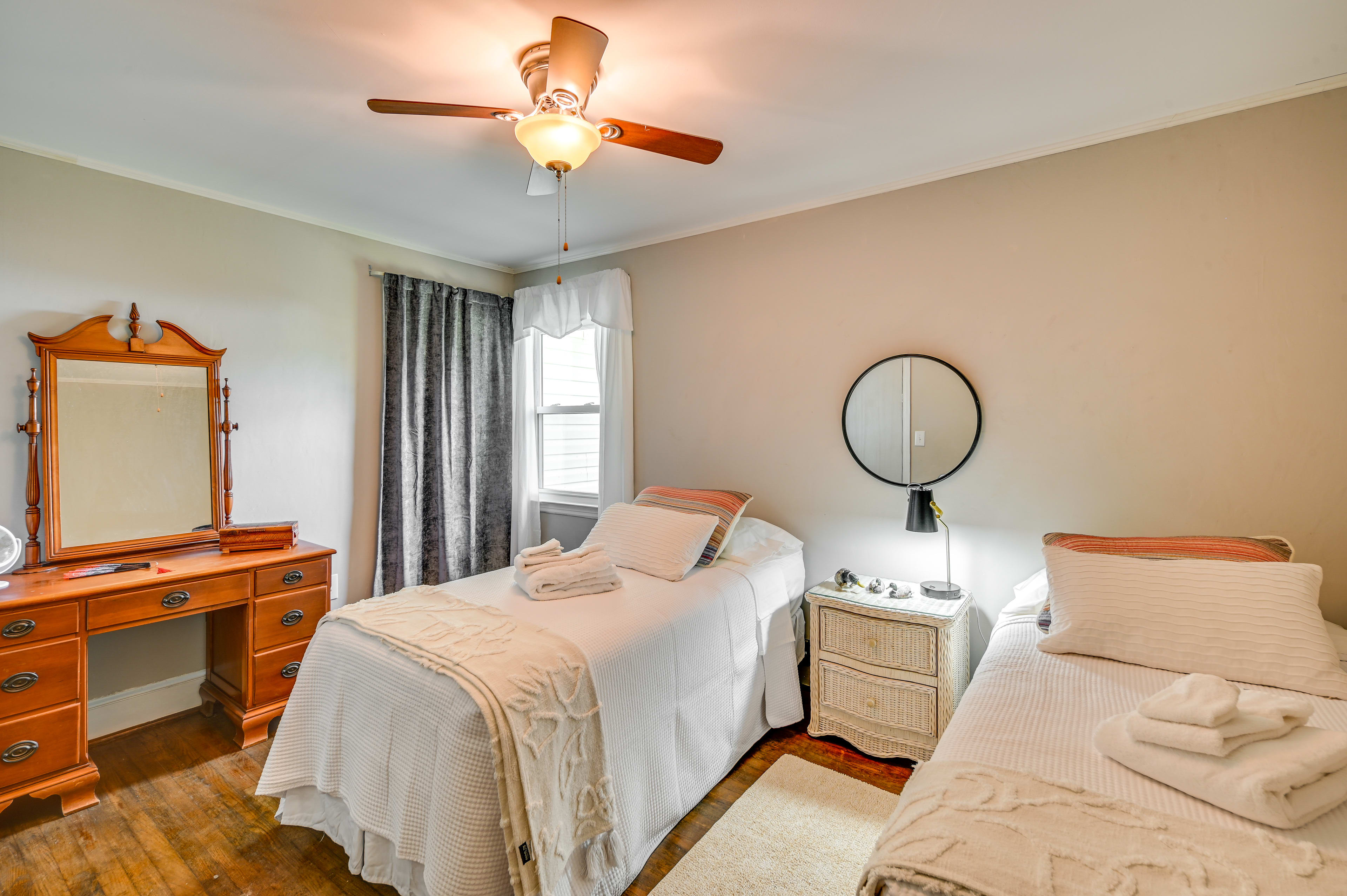 Bedroom 2 | 2 Twin Beds | Ceiling Fan