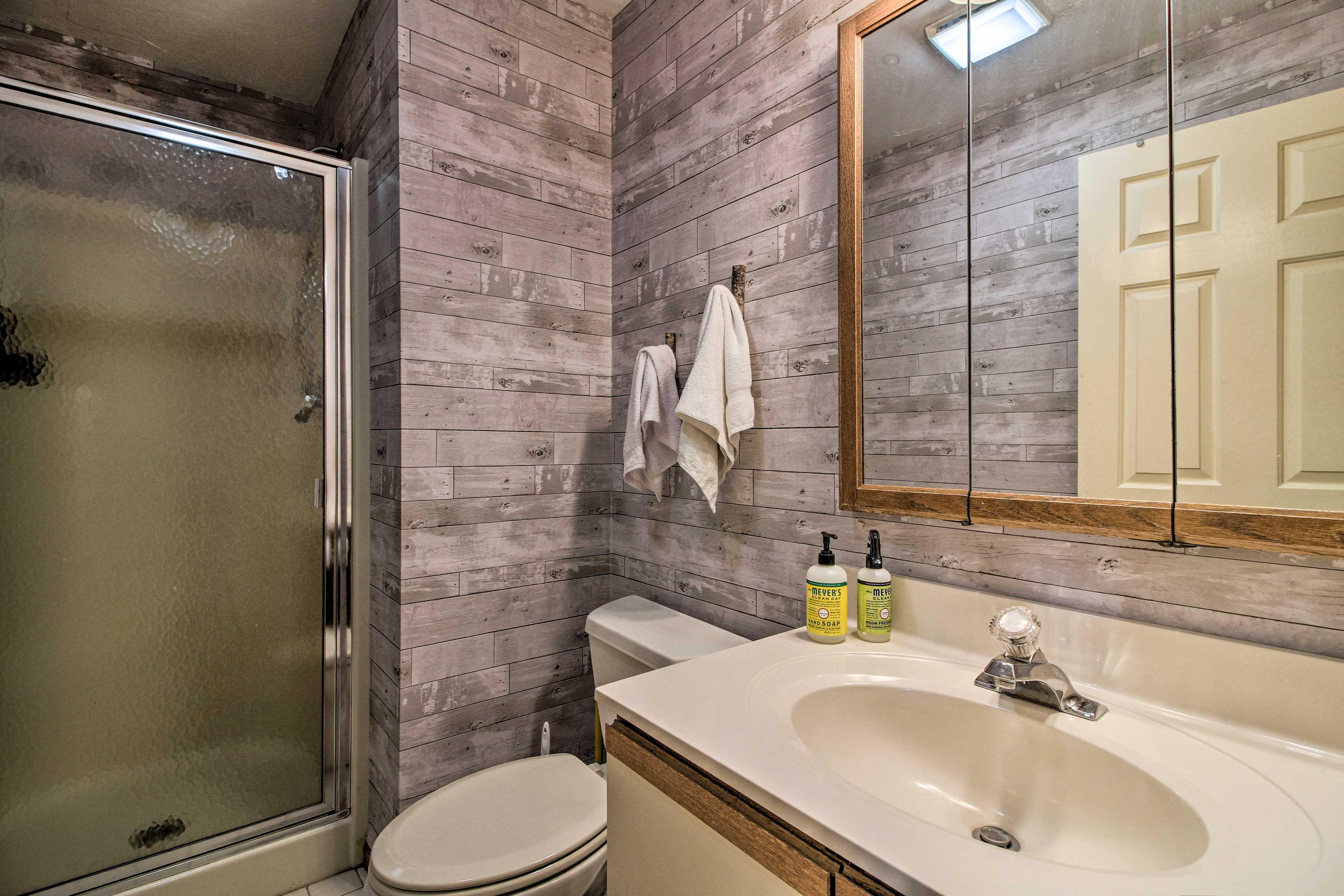 Full Bathroom | Top Level | Complimentary Toiletries