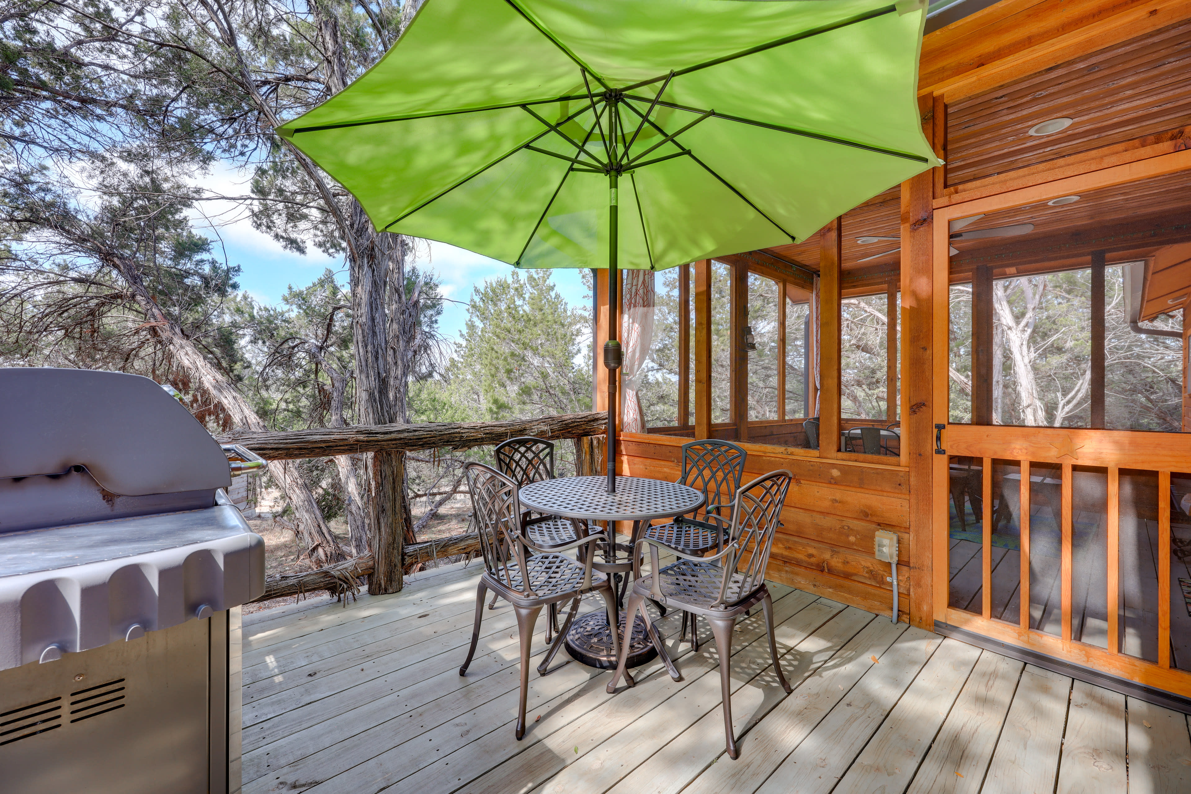 Deck | Gas Grill | Dining Area