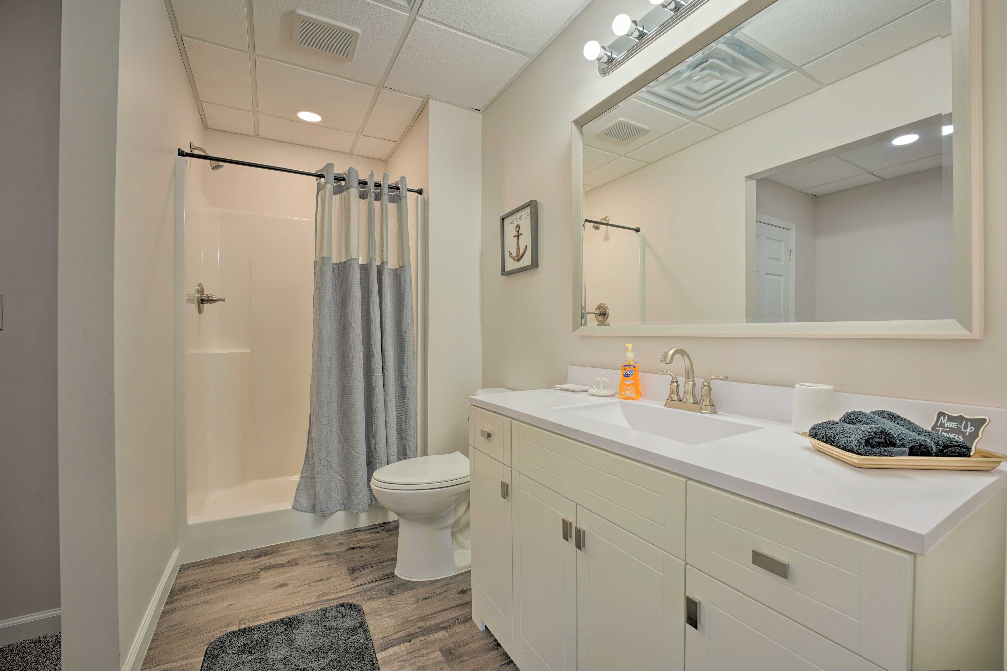 En-Suite Bathroom | Lower Level | Towels Provided