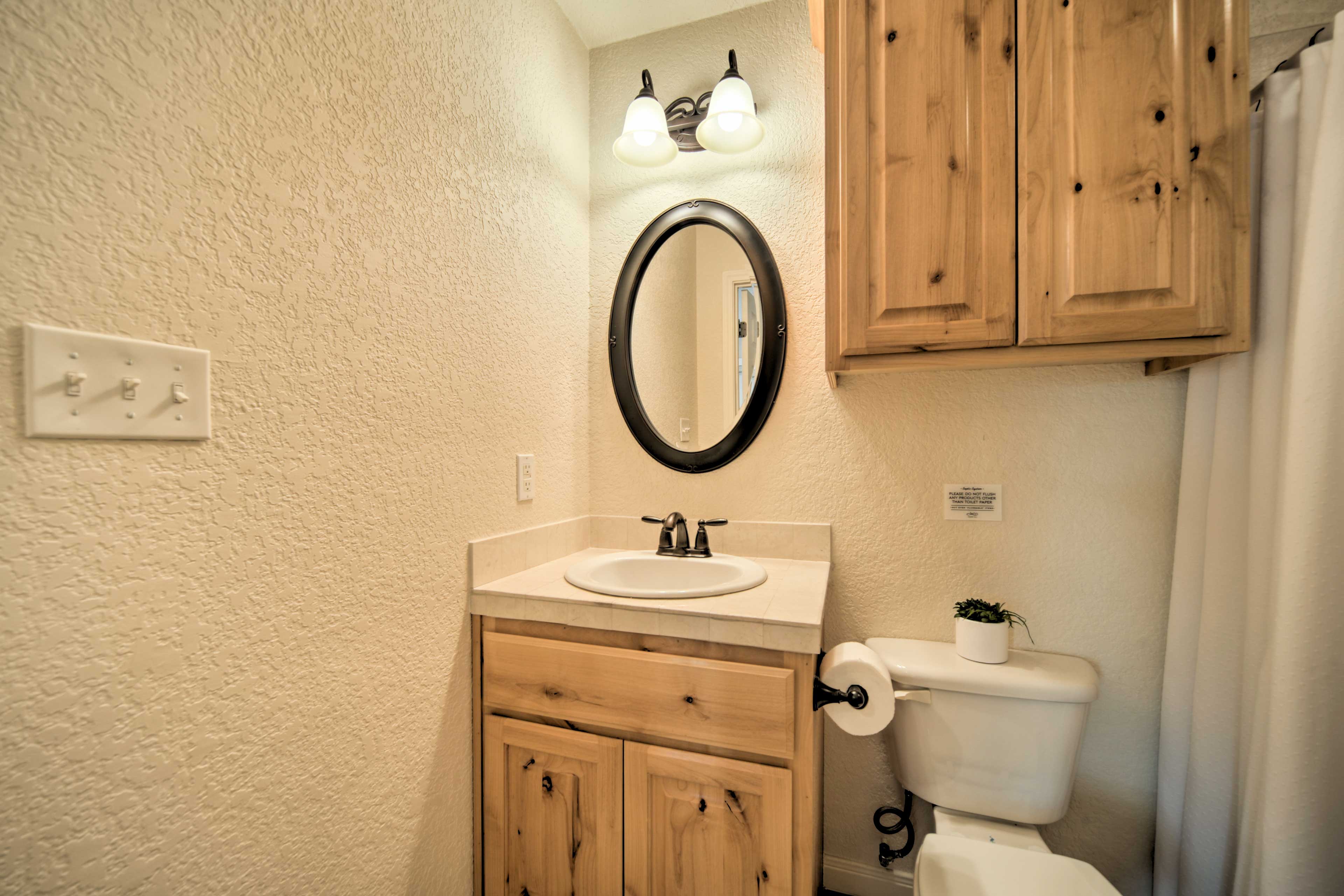 Full Bathroom | Hair Dryer | Towels & Linens Provided