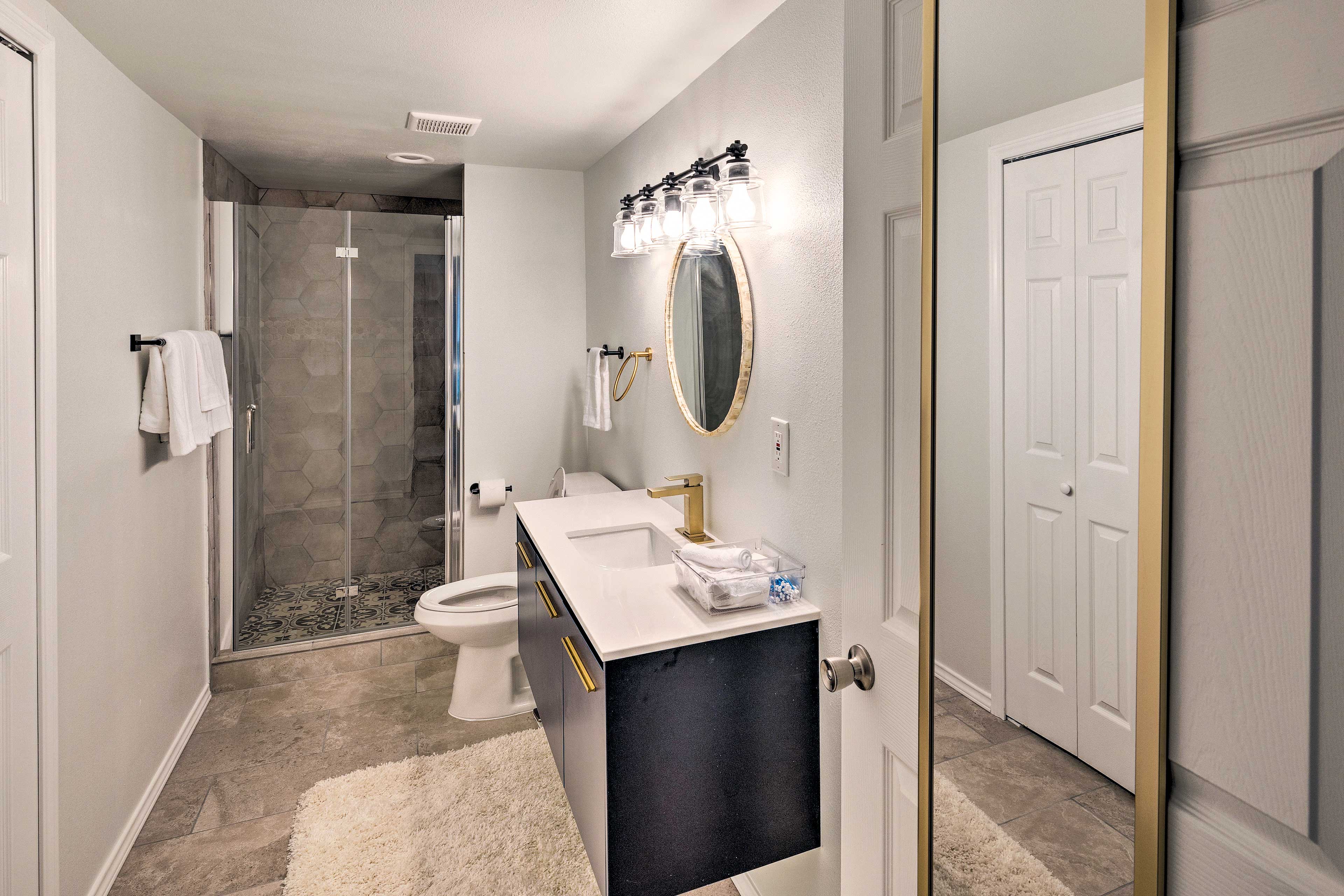 En-Suite Bathroom | Complimentary Toiletries | Towels Provided