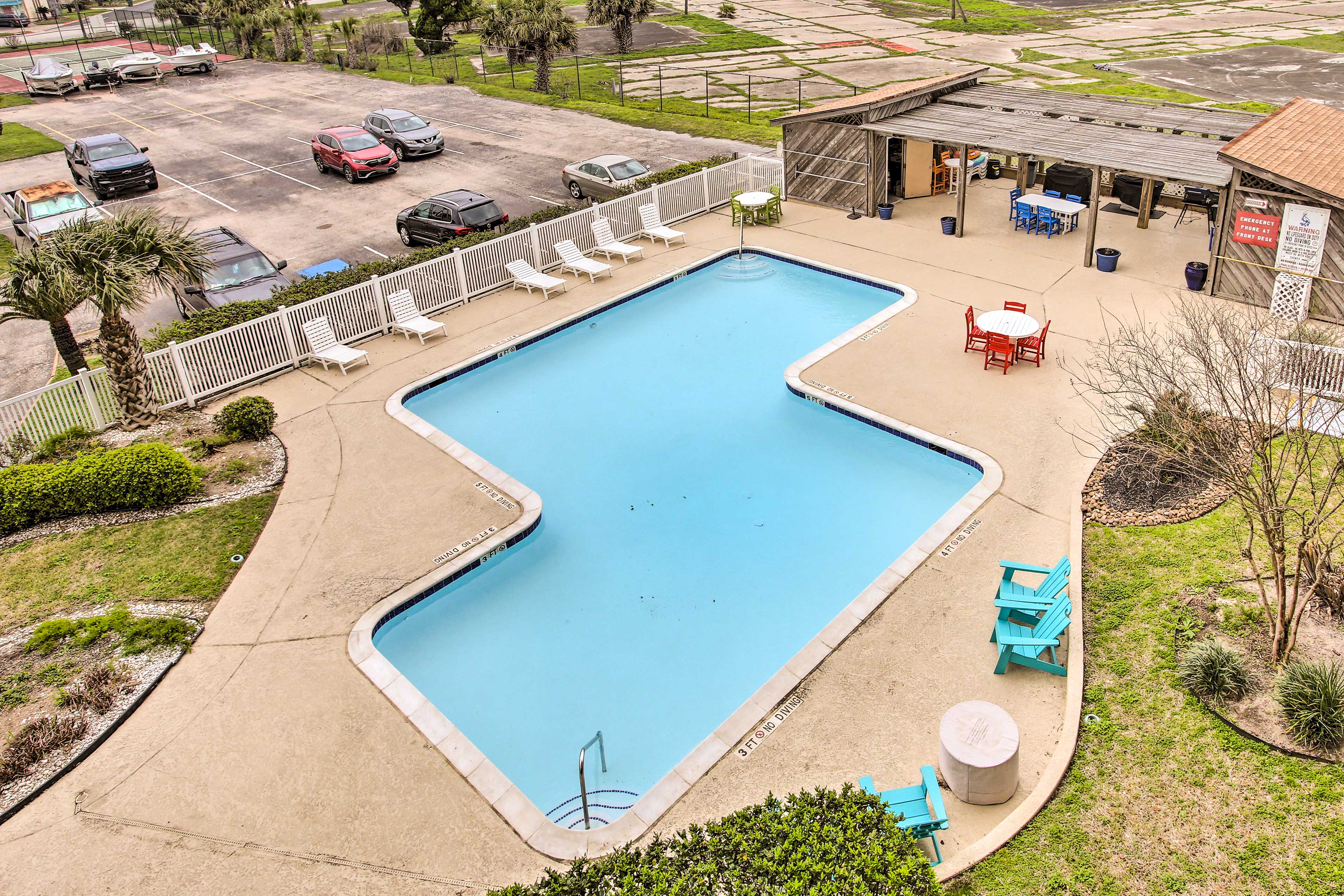 Community Outdoor Pool