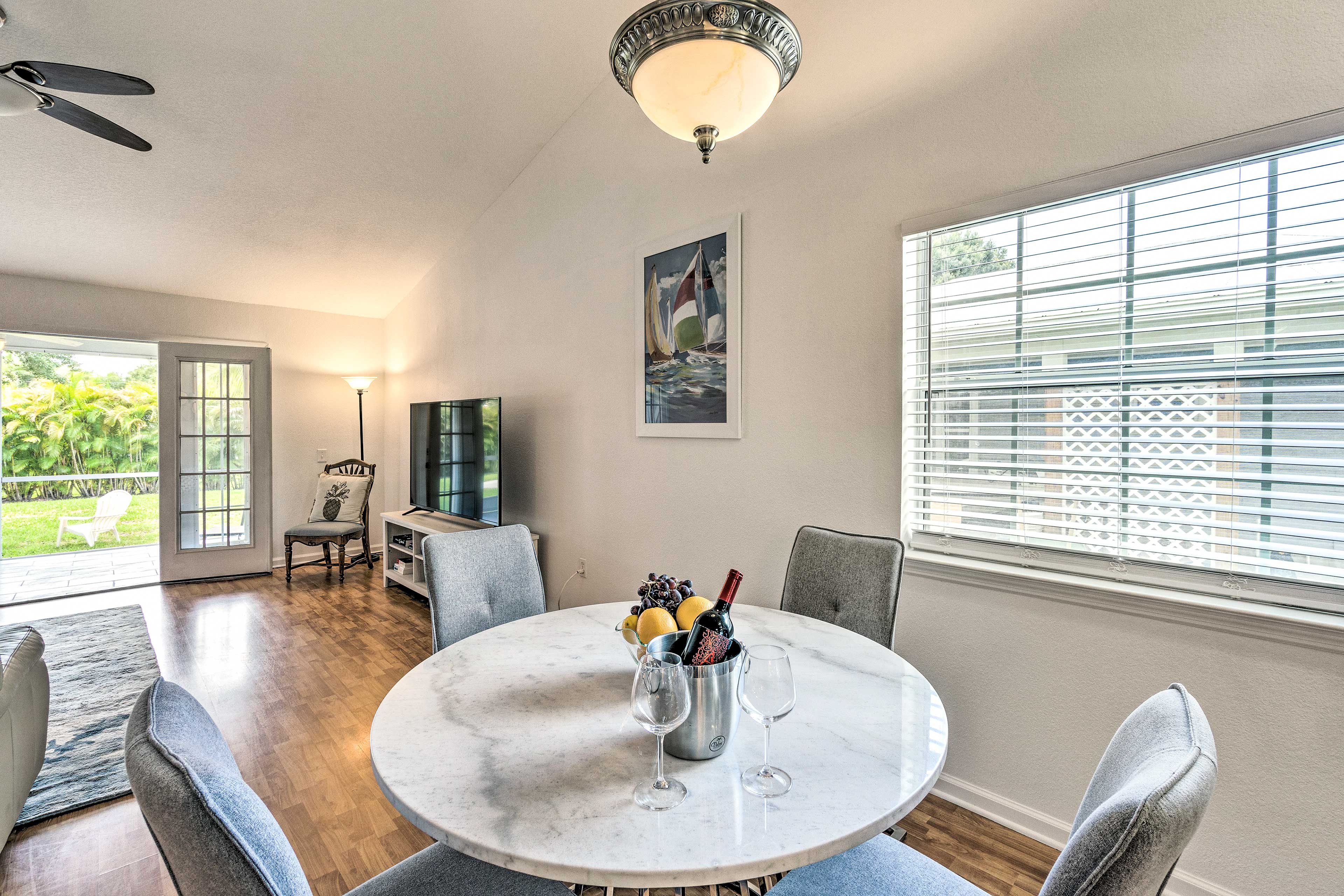 Dining Area | Dishware & Flatware Provided