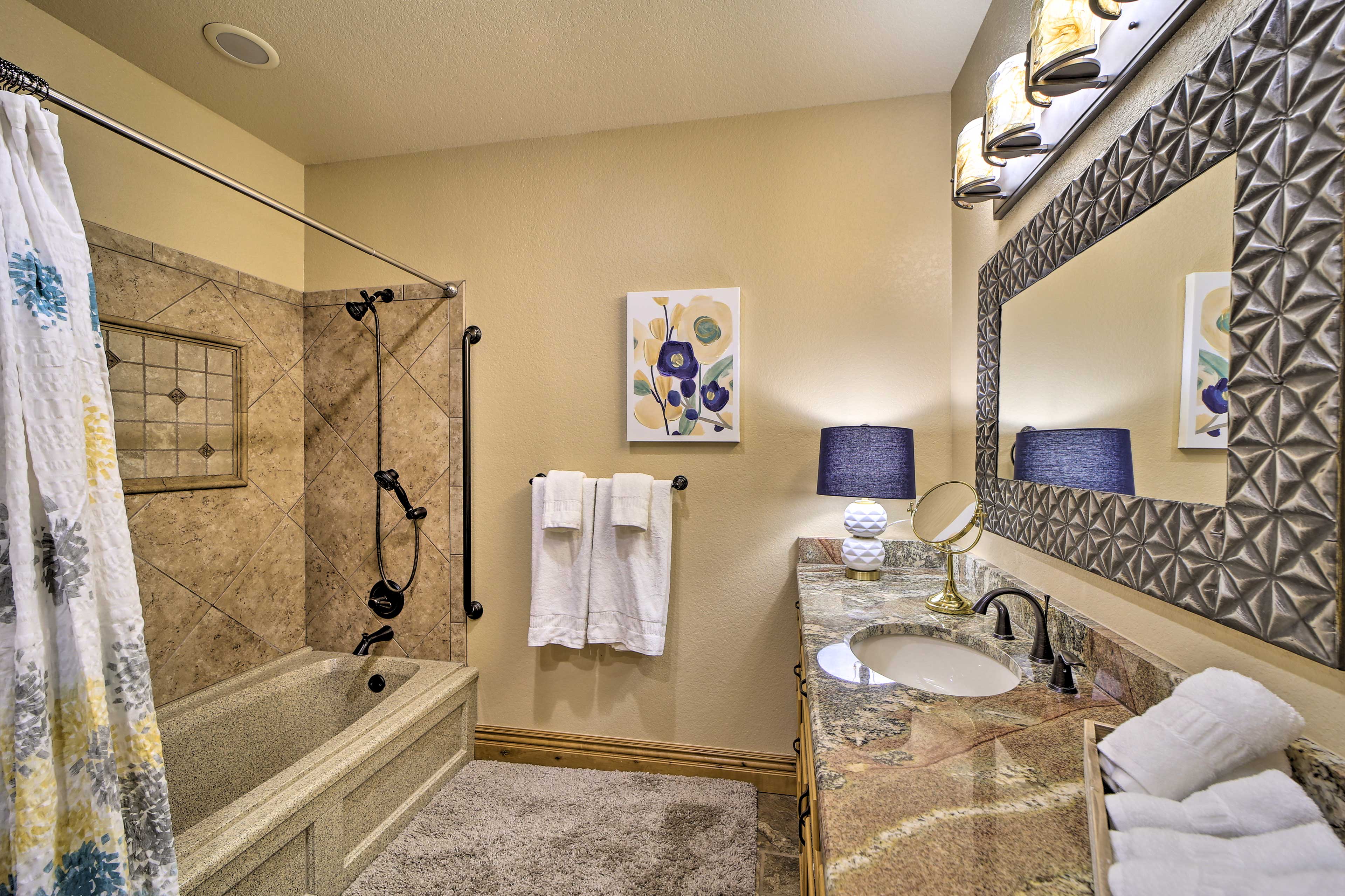 En-Suite Bathroom | Towels Provided