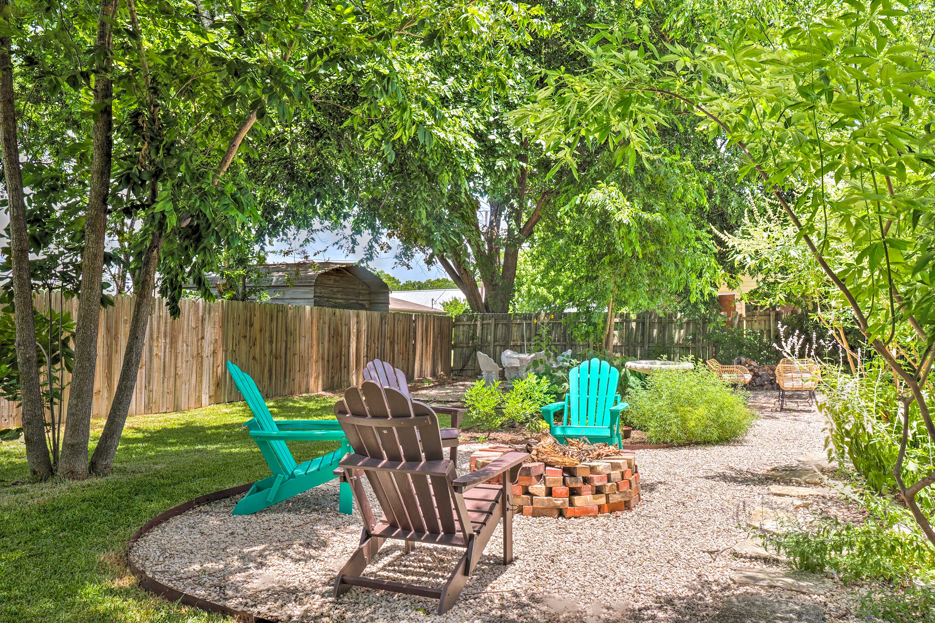 Private Backyard | Pet Friendly w/ Fee