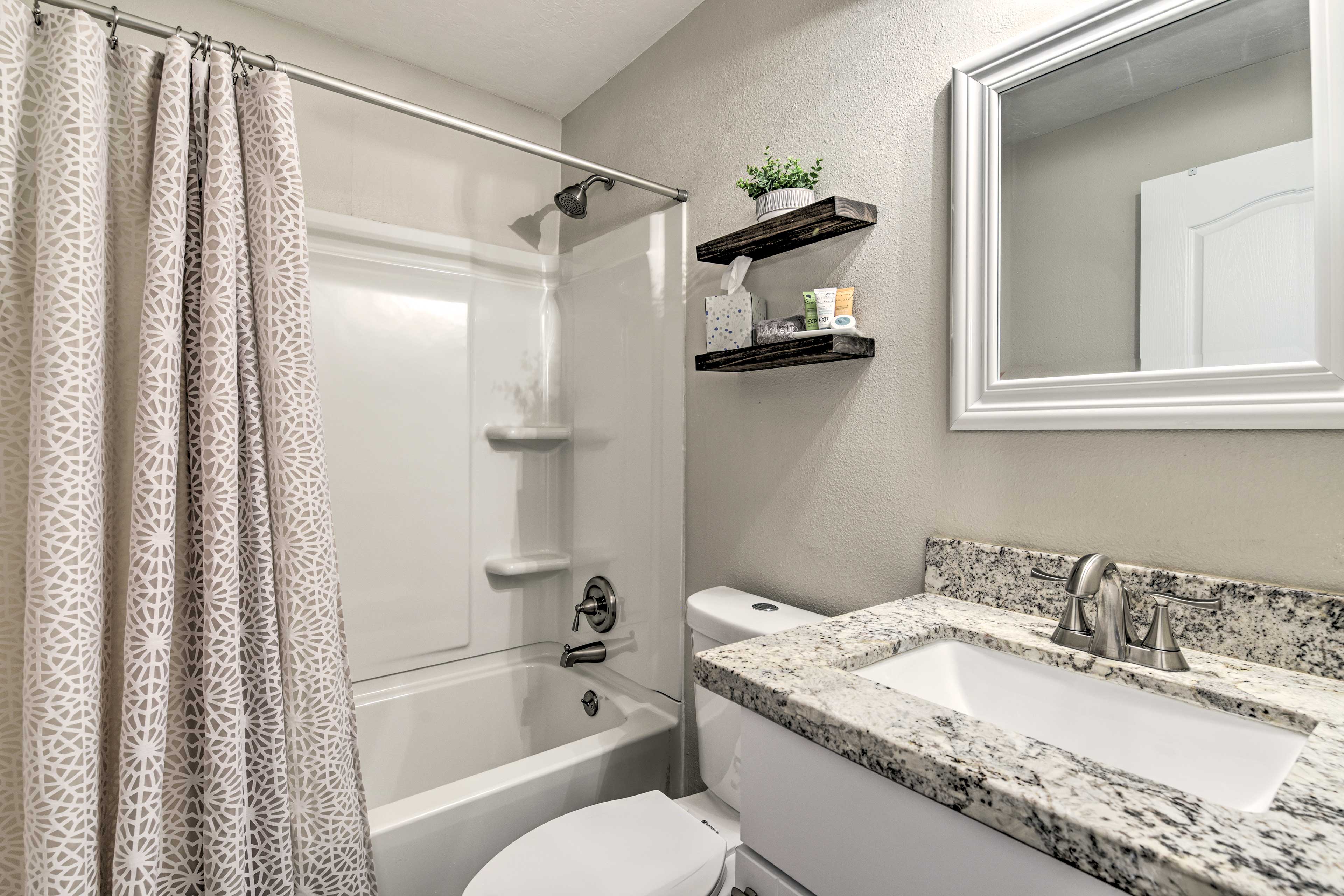 En-Suite Bathroom | Shower/Tub Combo