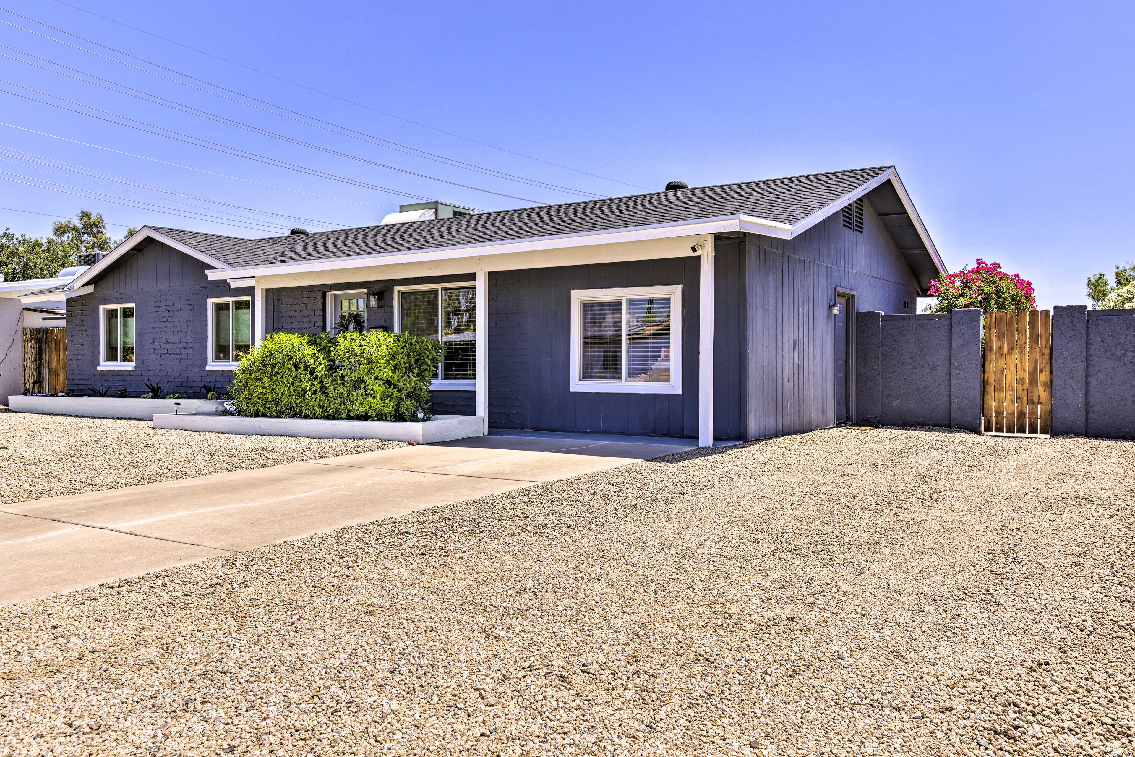 Parking | Driveway (3 Vehicles) | Trailer/RV Parking