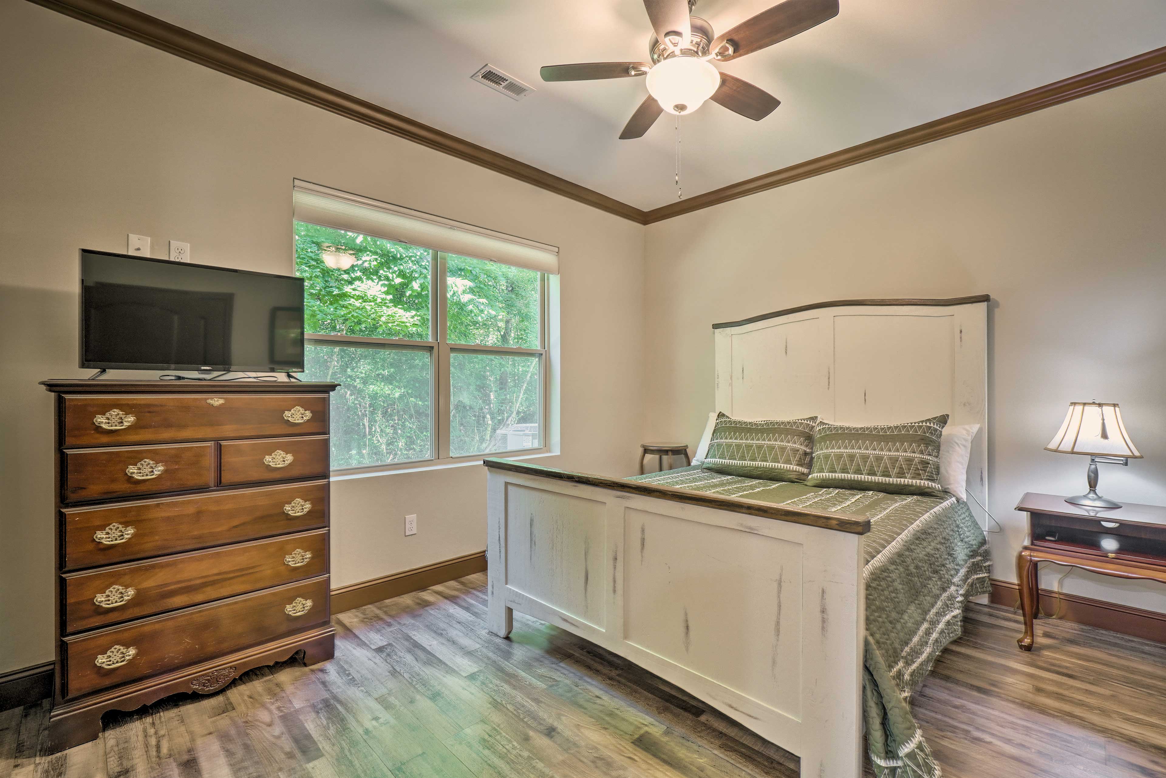 Bedroom 2 | Queen Bed | En-Suite Bathroom