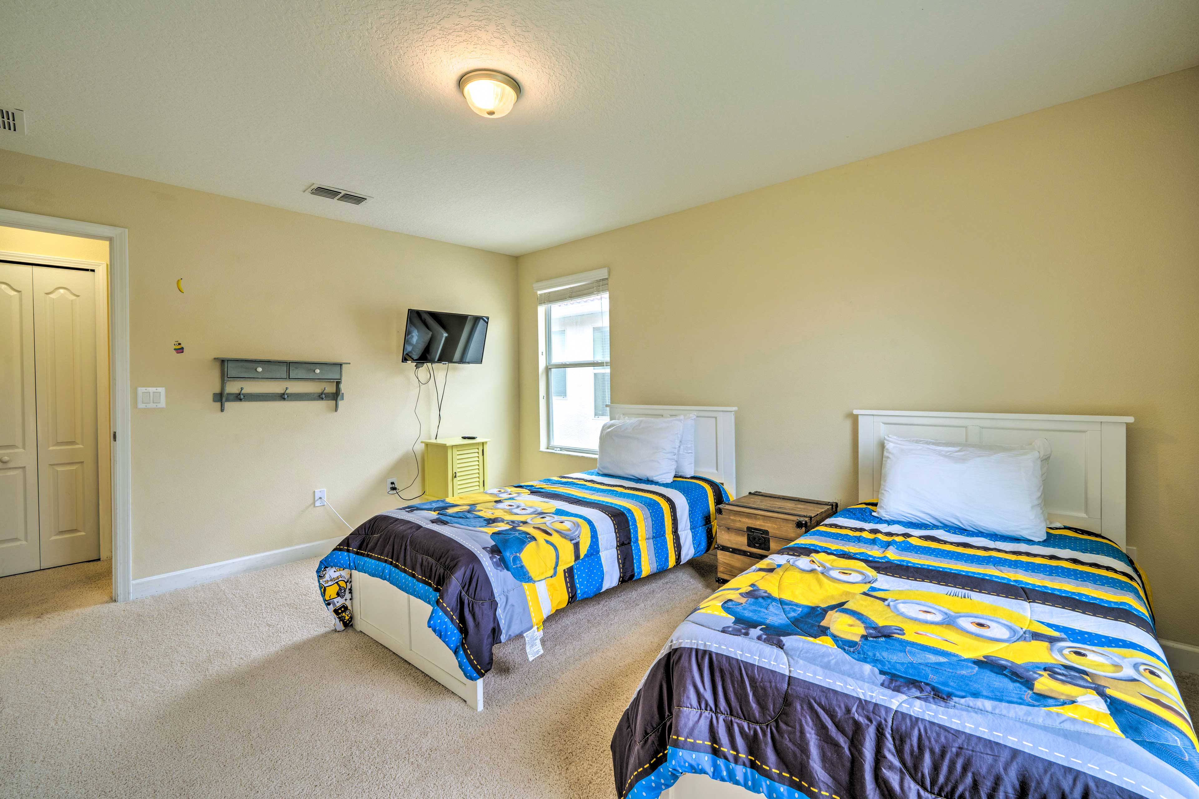 Bedroom 4 | 2 Twin Beds | Smart TV