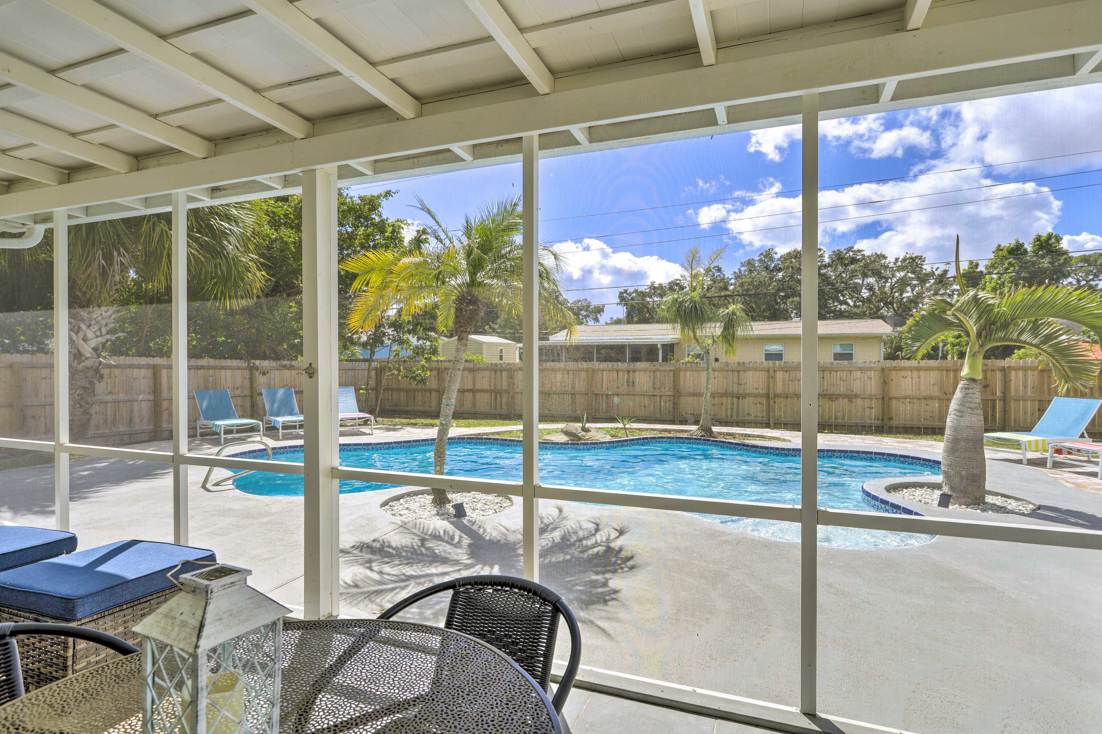 Screened Lanai | Private Pool (Unavailable September 2022) | ~7 Mi to Beach