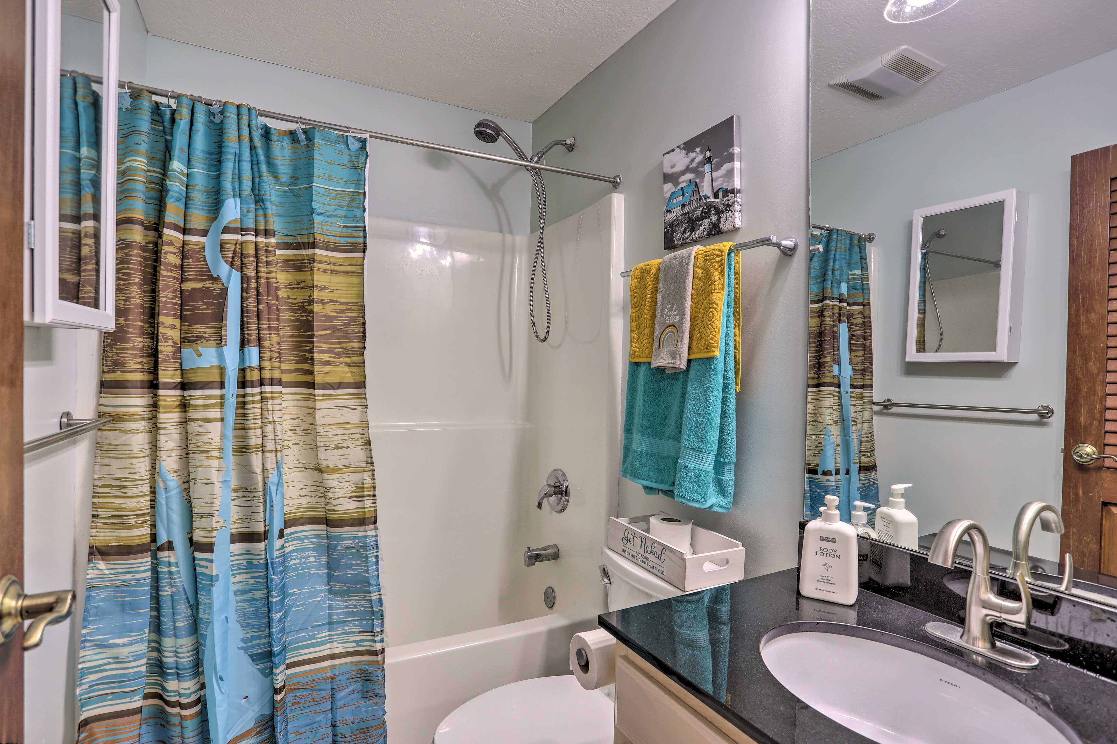 Full Bathroom | Linens & Towels