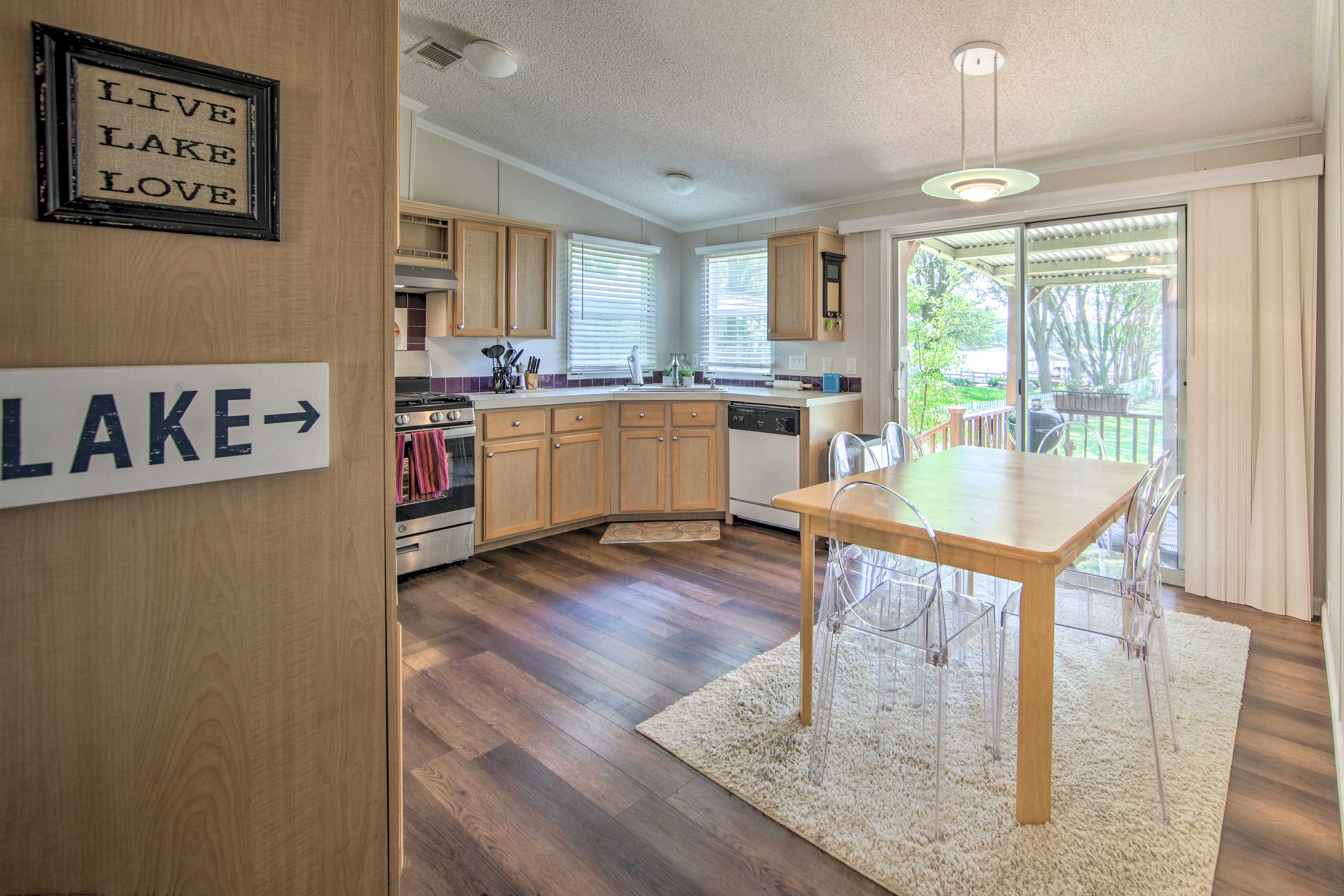 Dining Area | Dishware Provided | Board Games | Pet Friendly w/ Fee