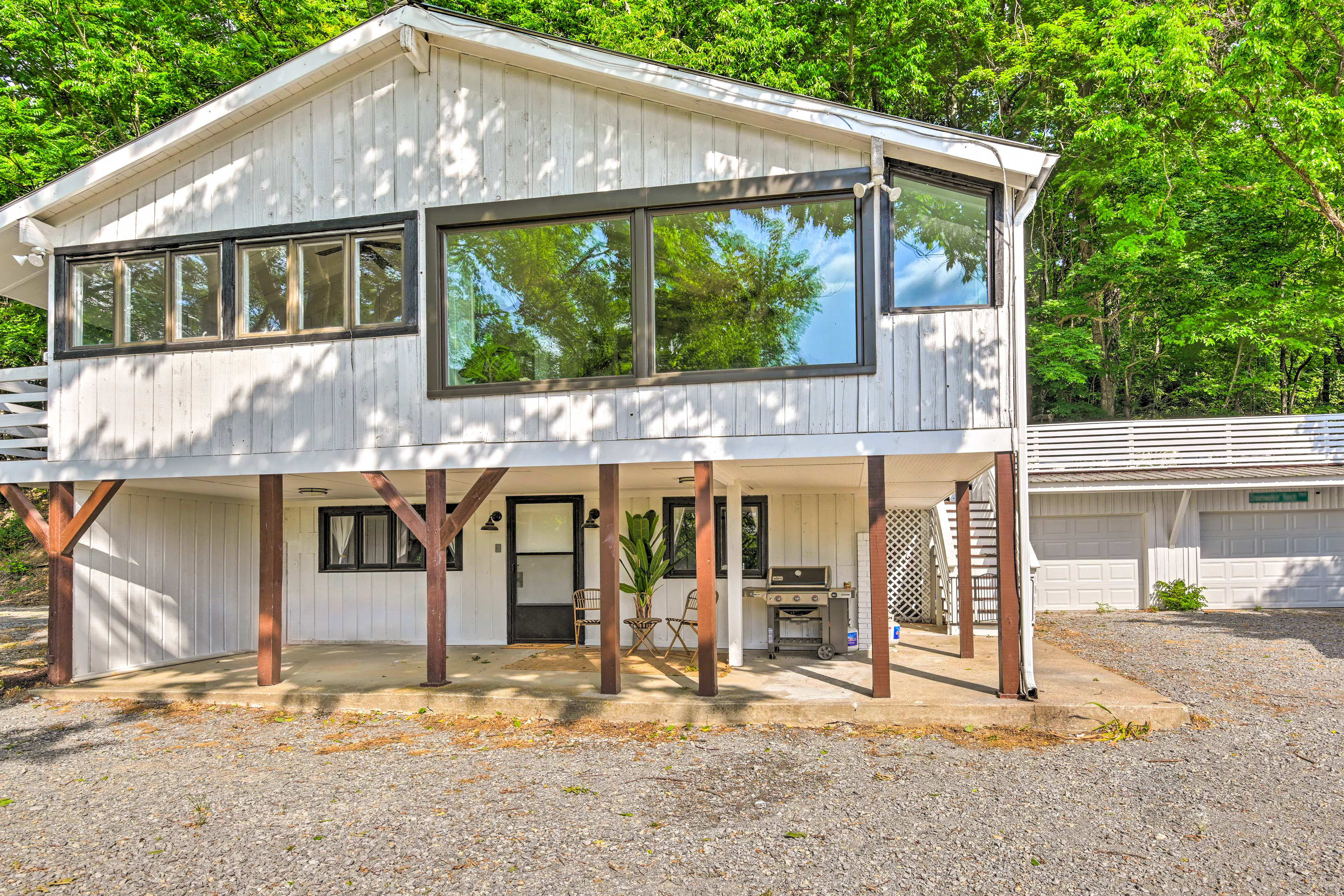 Covered Patio | Gas Grill