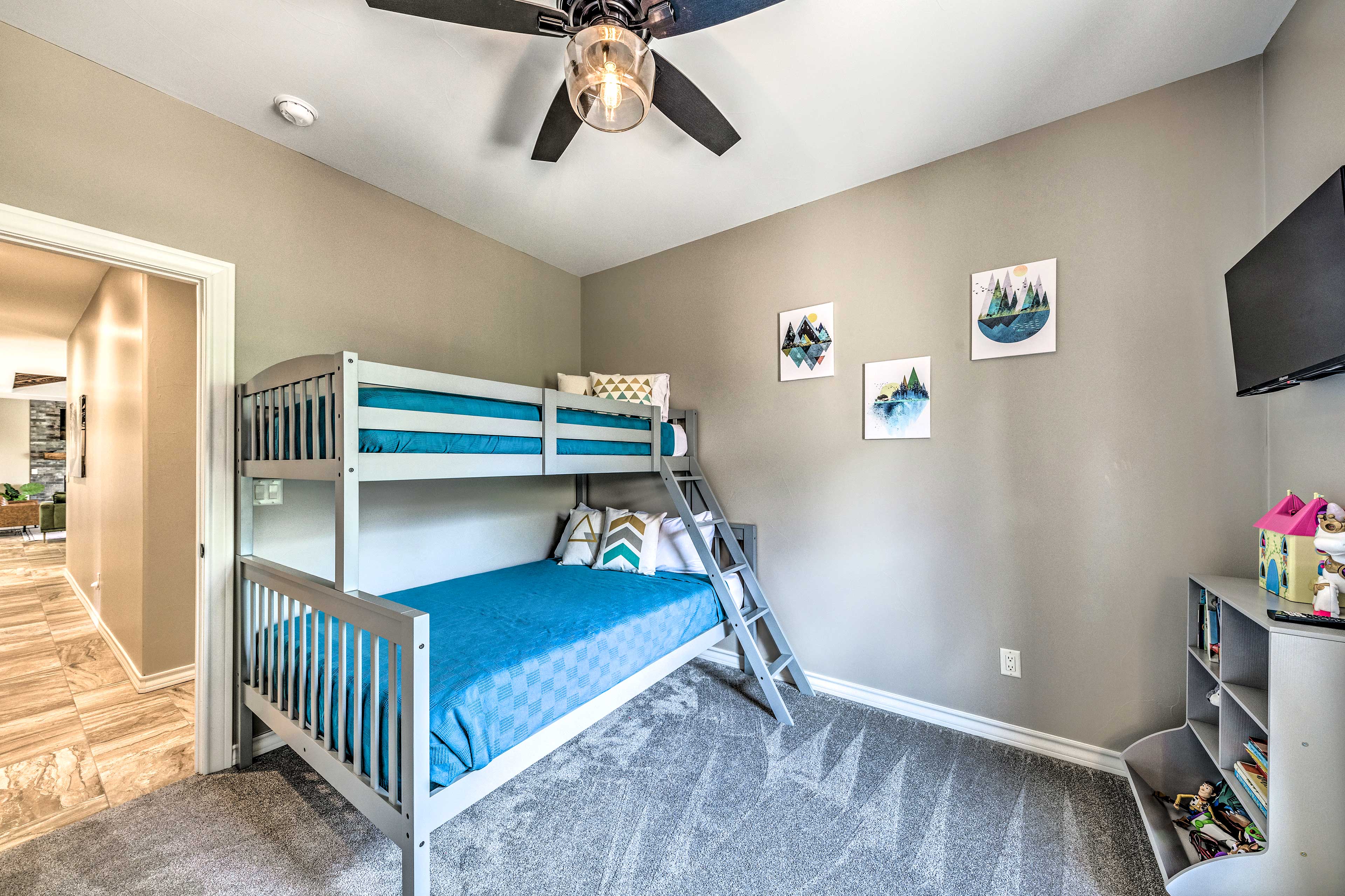 Bedroom 4 | Twin/Full Bunk Bed