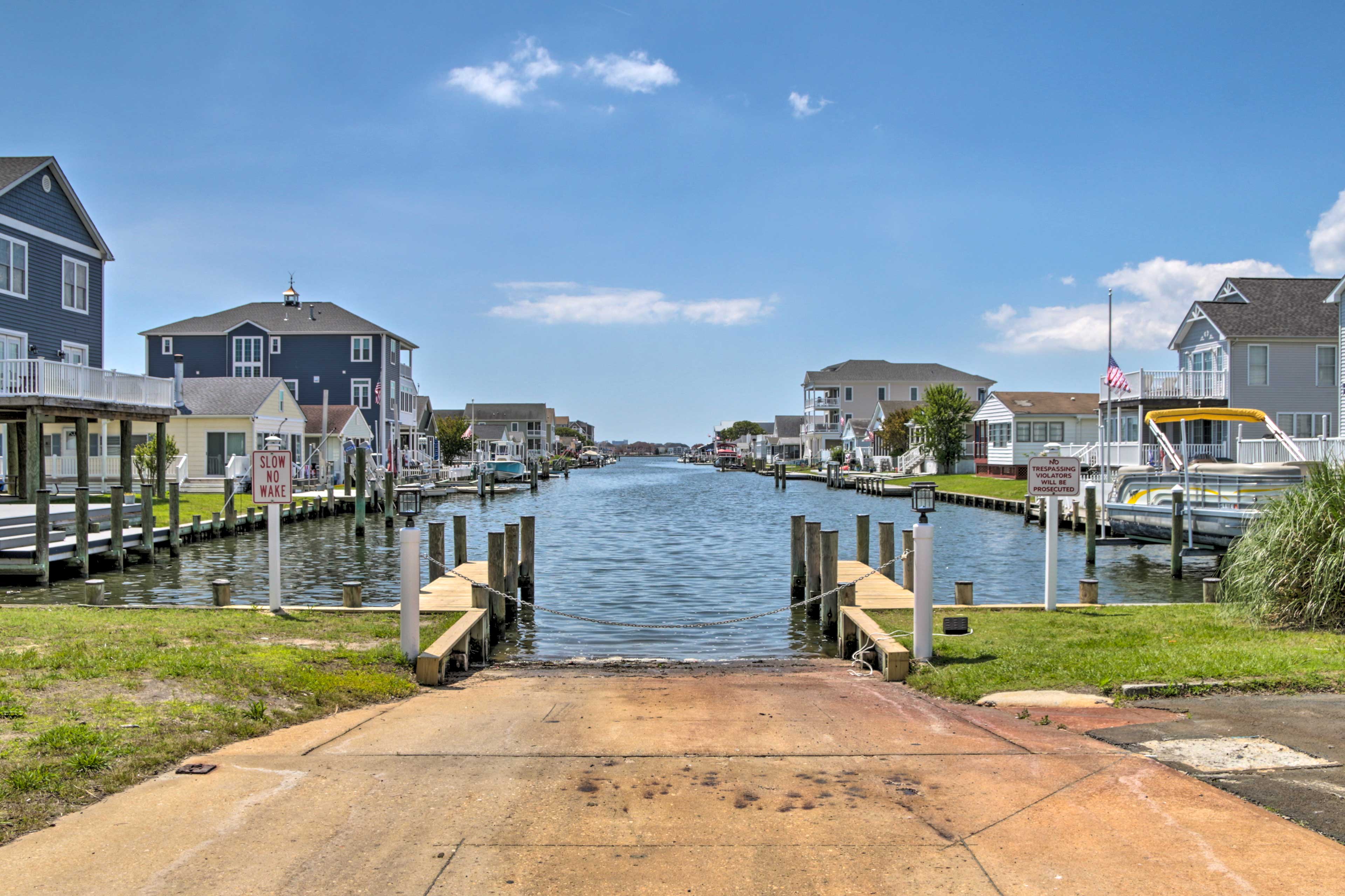 Community Amenities | Boat Ramp | Outdoor Pool