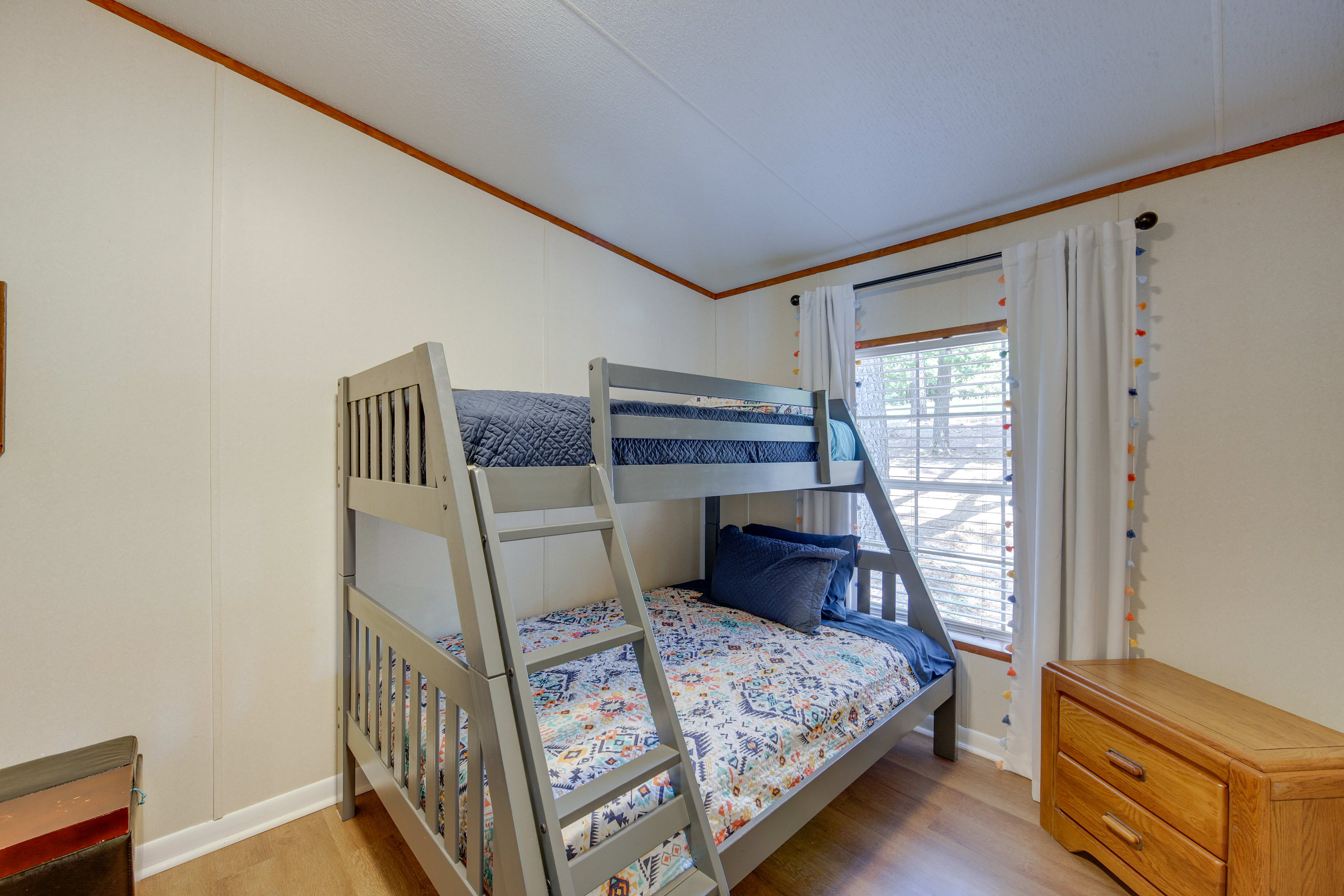 Bedroom 3 | Twin/Full Bunk Bed