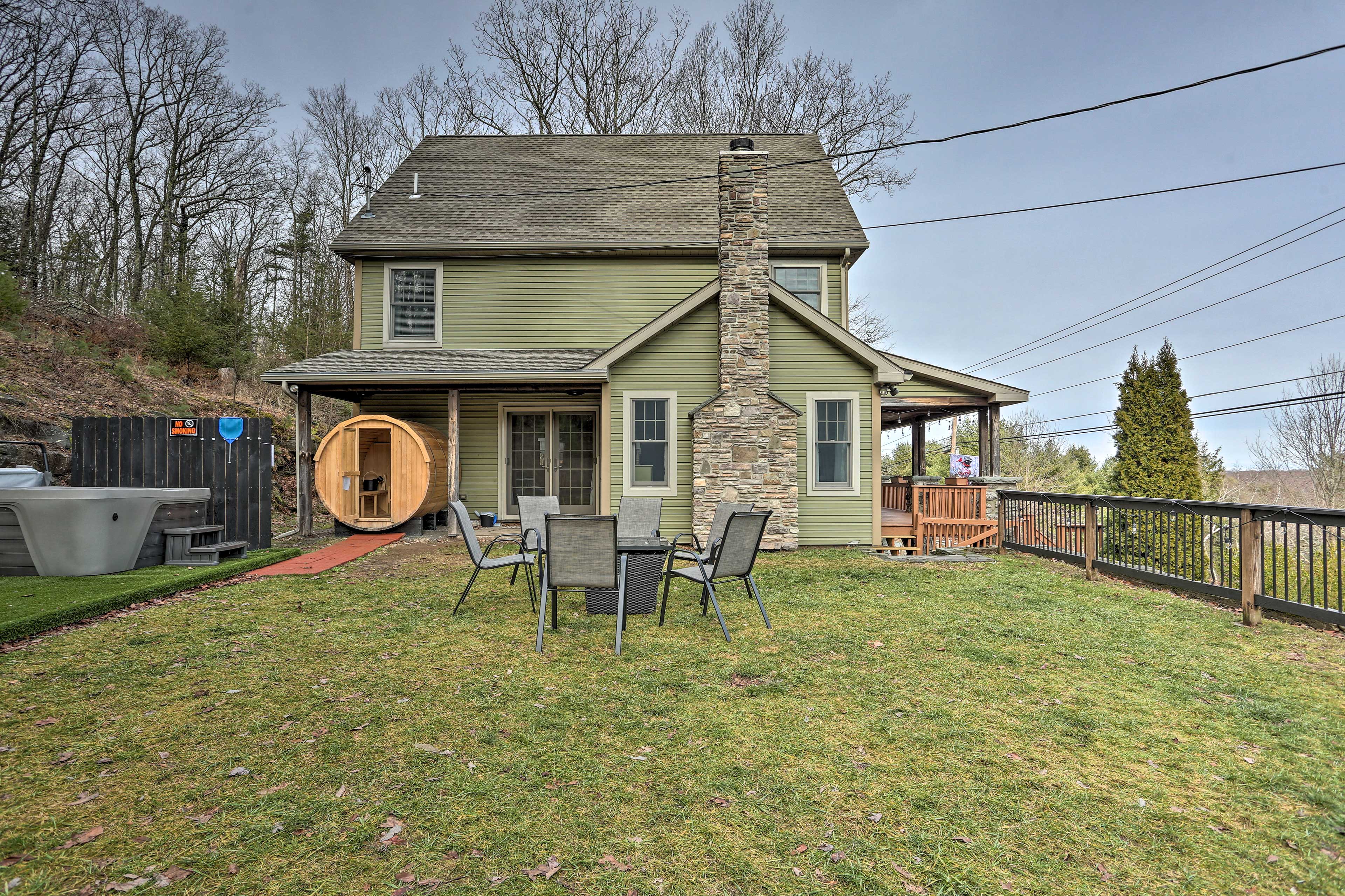 Fenced-In Yard | Private Hot Tub | Sauna | Outdoor Seating | Gas Grill