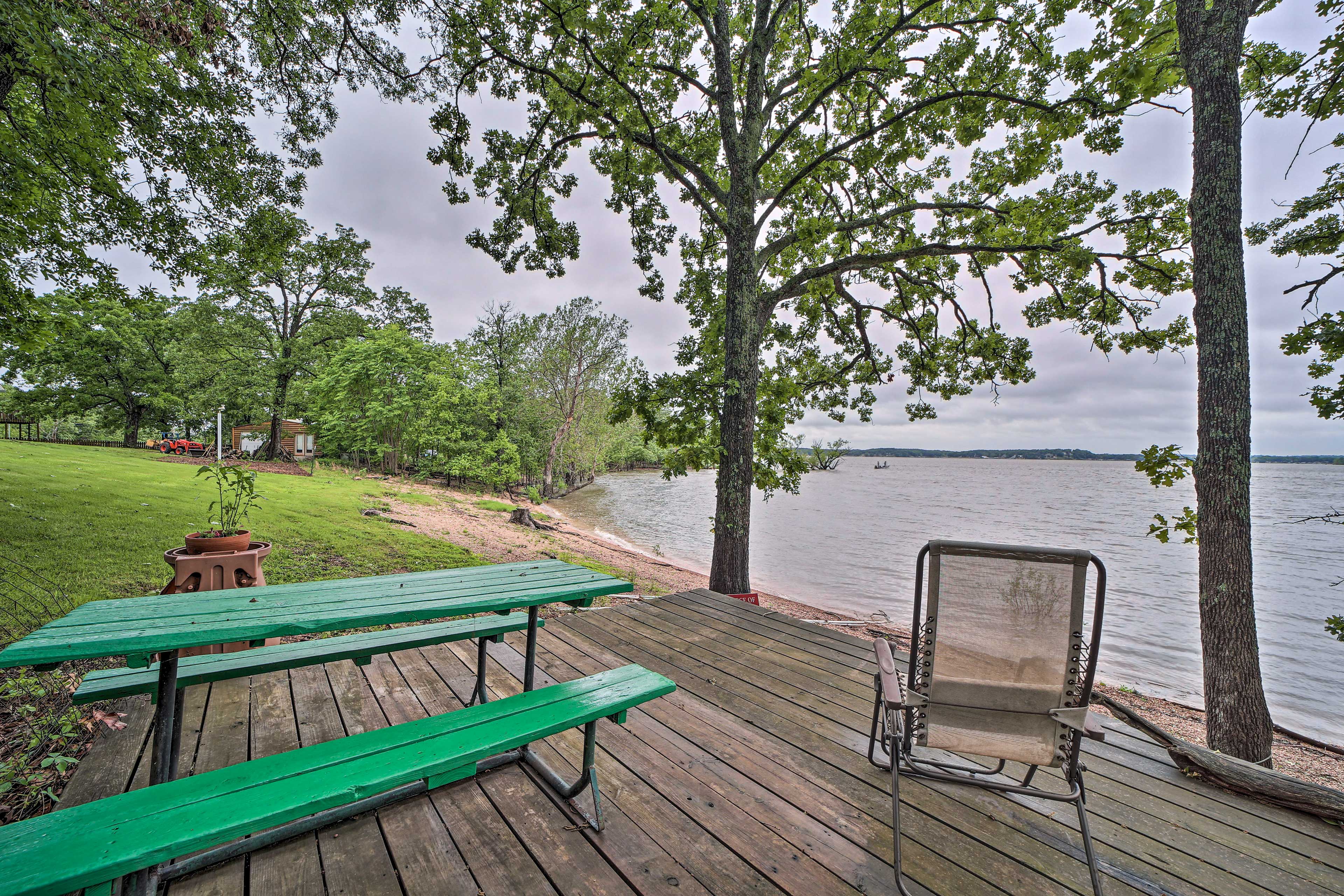 Lakefront Deck | Direct Water Access