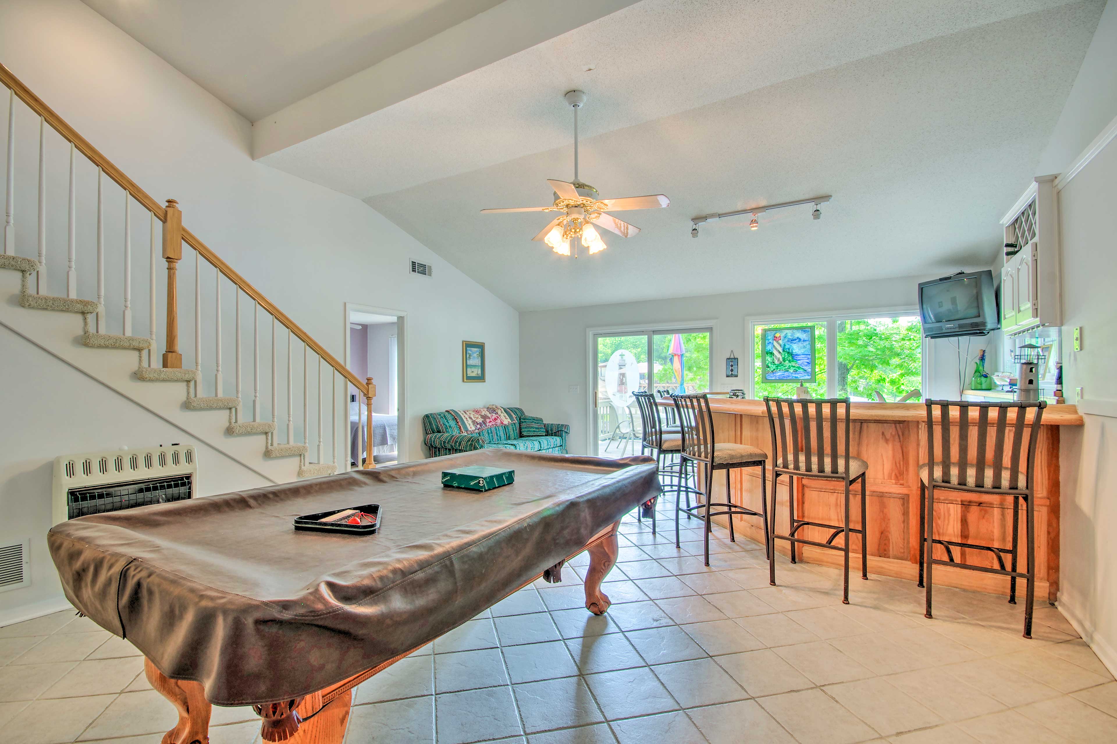 Wet Bar | Pool Table