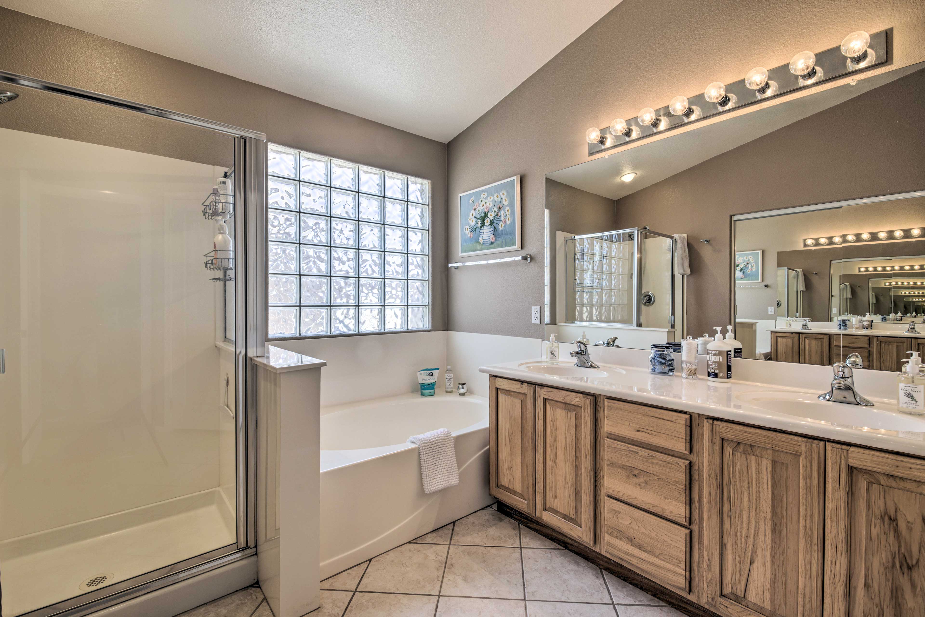 En-Suite Bathroom | Complimentary Toiletries | Hair Dryer