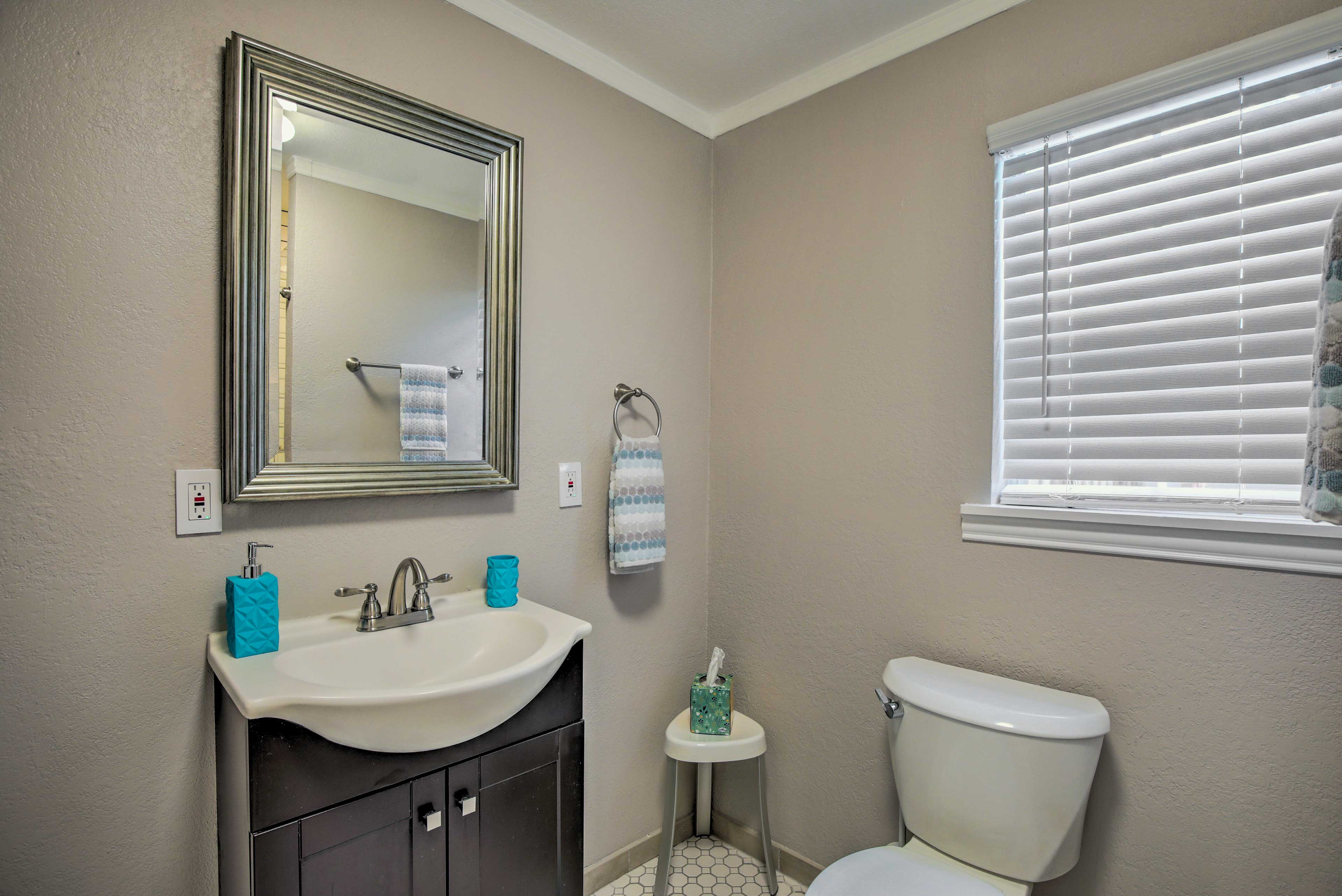 Full Bathroom | Linens & Towels | Complimentary Toiletries | Hair Dryer