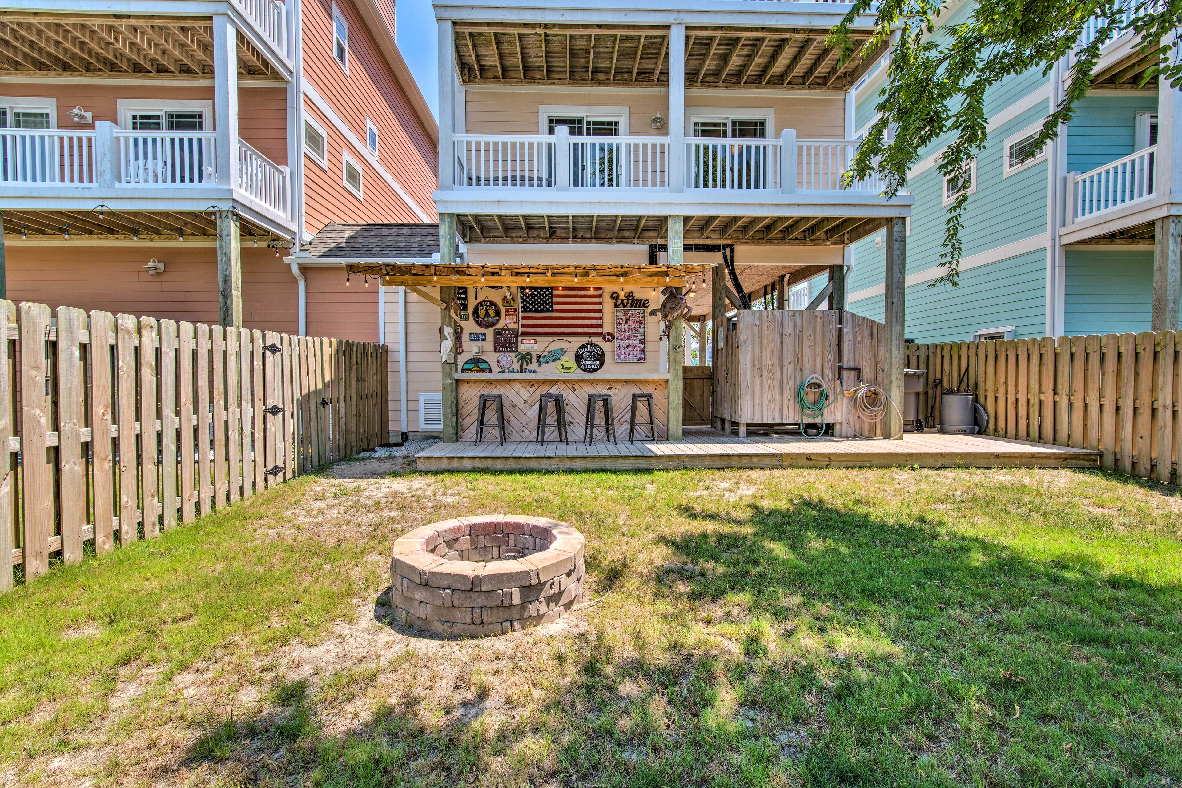 Fenced-In Yard | Outdoor Bar | Fire Pit