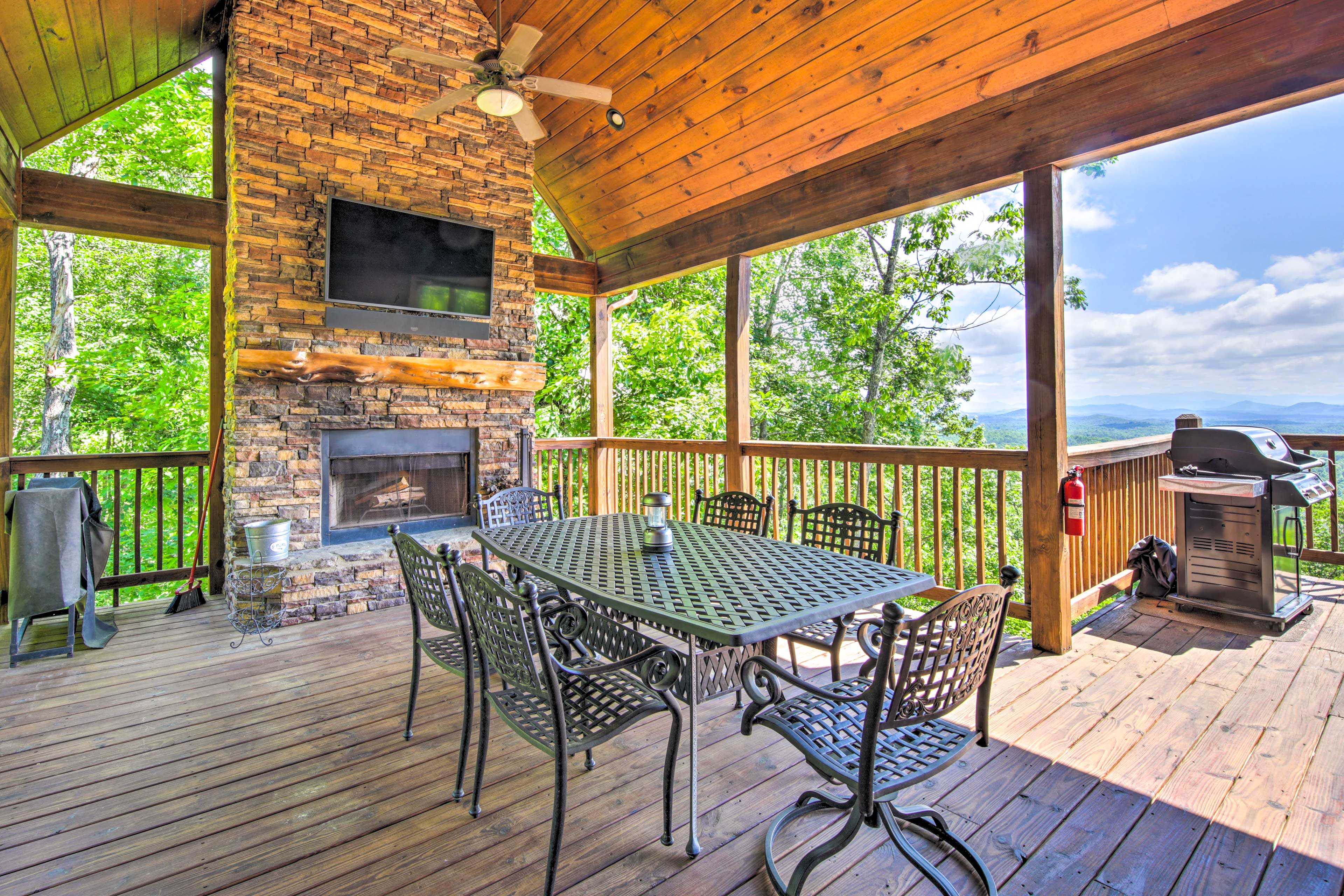 Deck | Gas Grill | Mountain Views