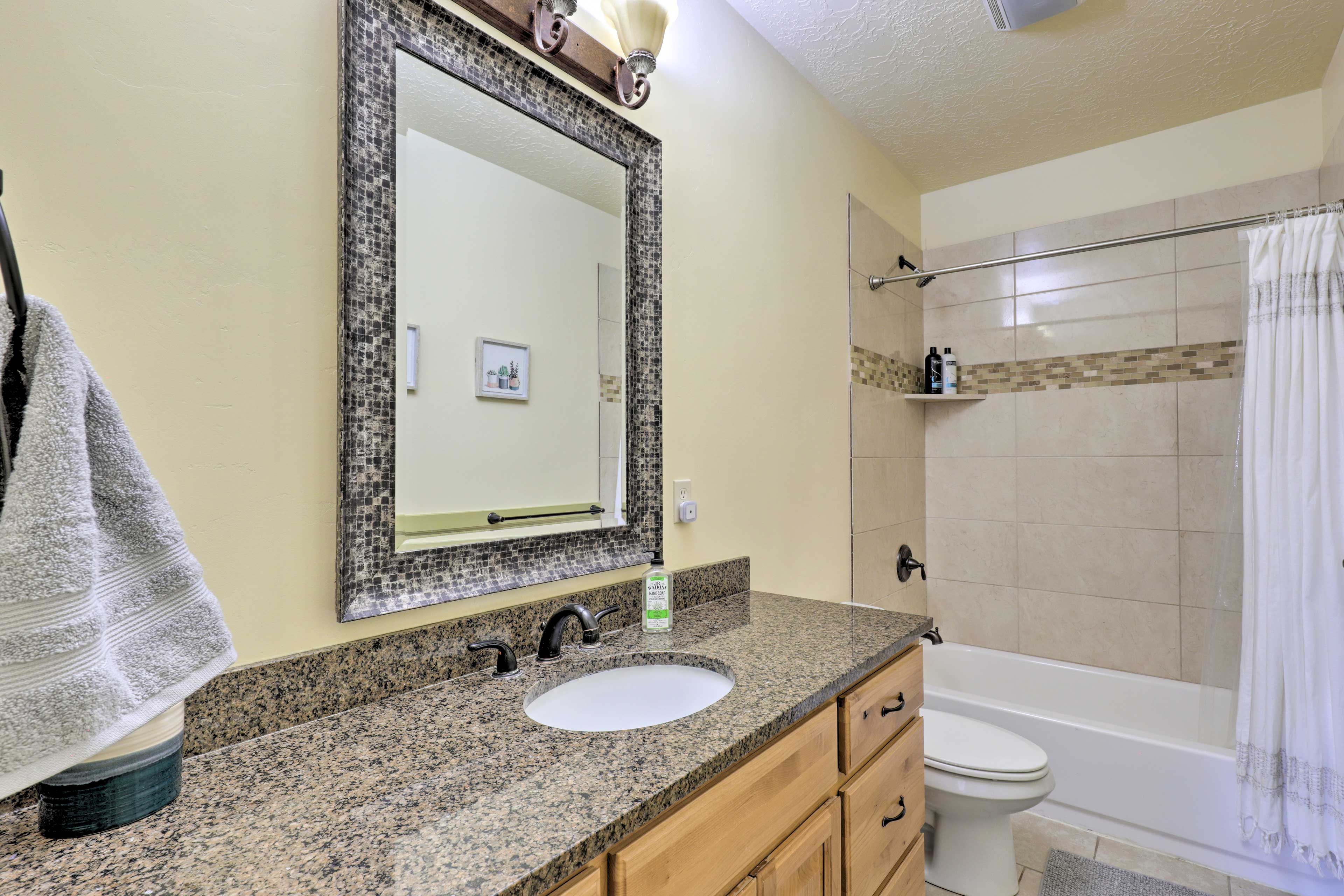 Full Bathroom | Complimentary Toiletries | Hair Dryer