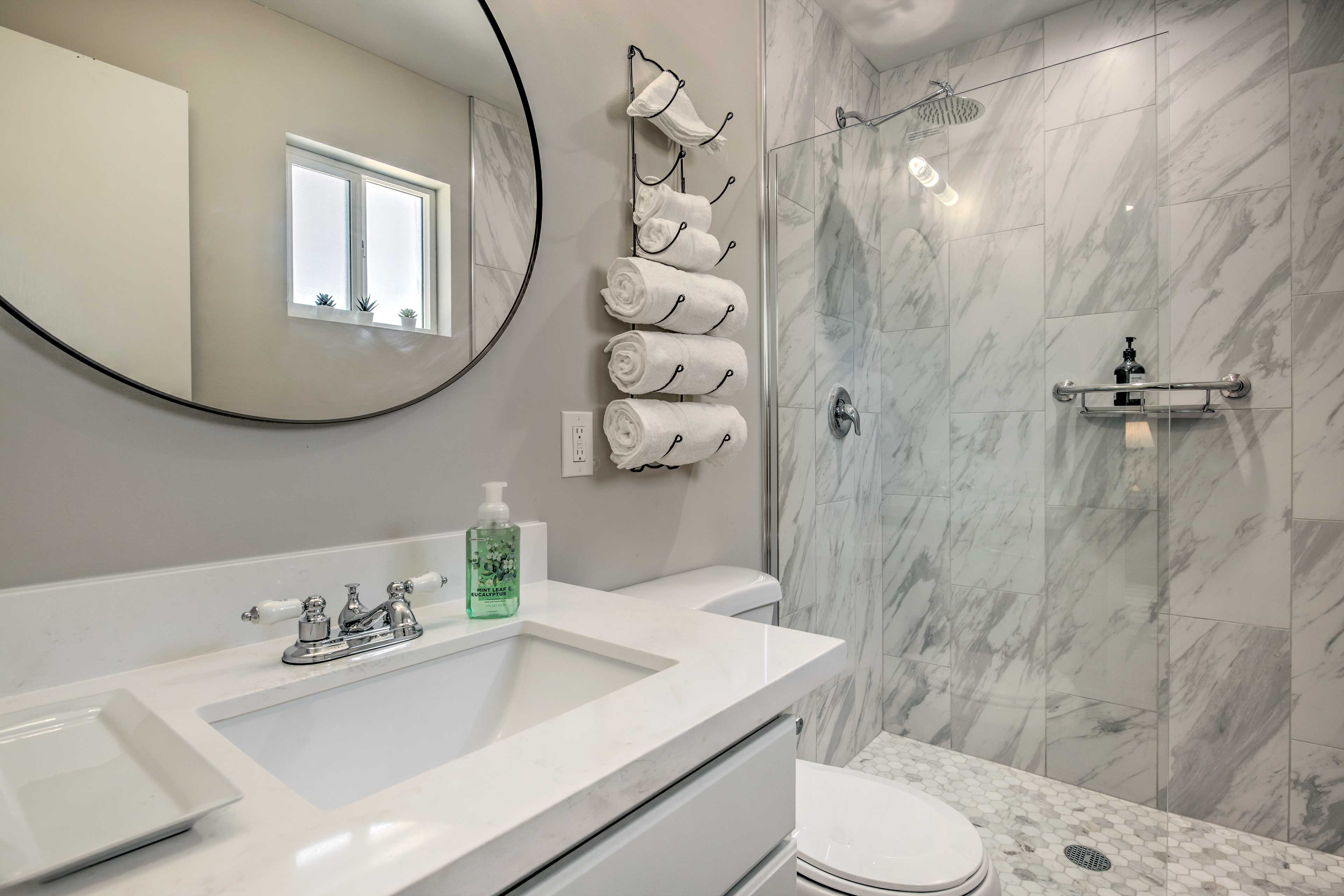 Full Bathroom | Main Floor | Complimentary Toiletries | Grab Rails in Shower