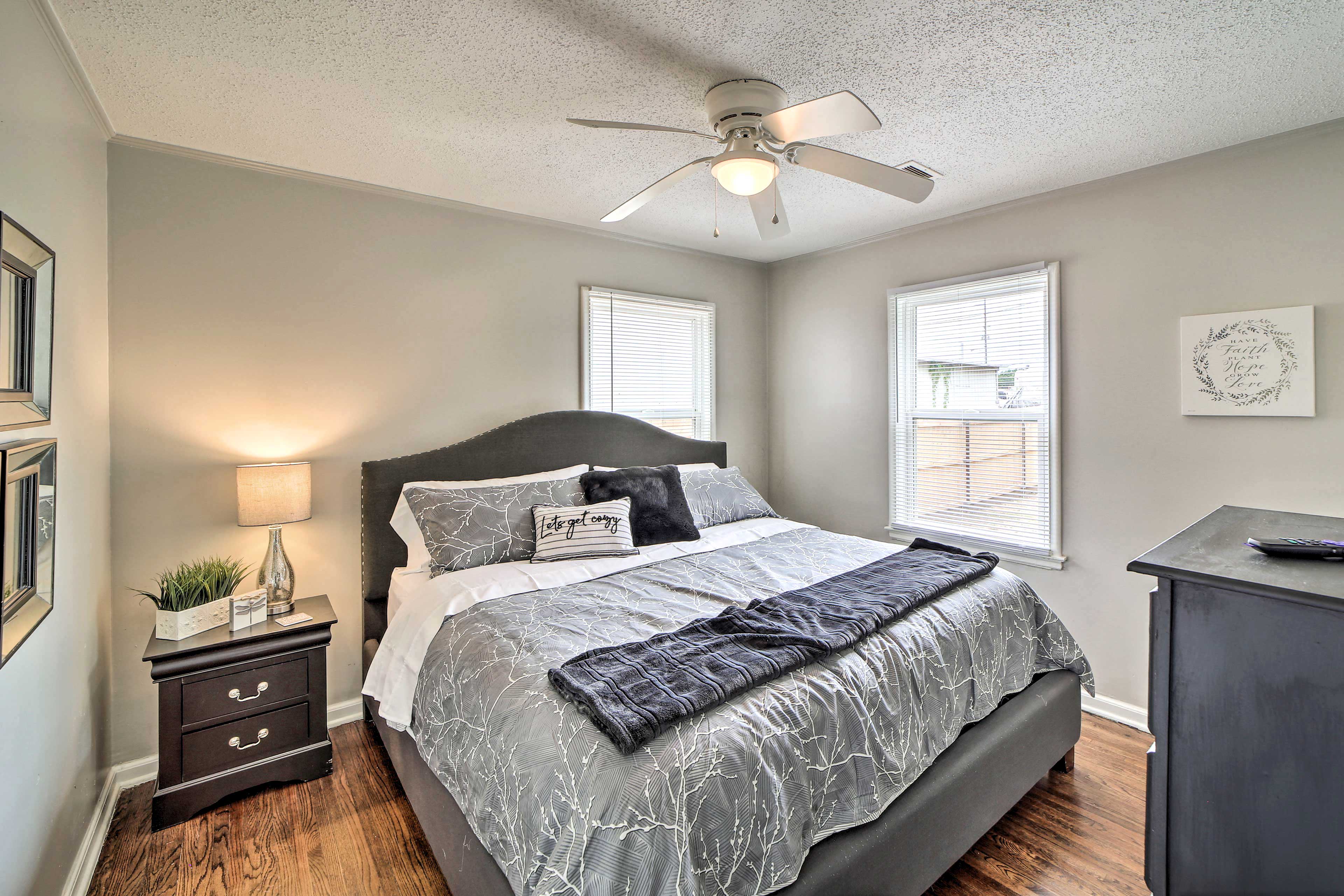 Bedroom 1 | King Bed | Linens Provided | 1st Floor | Smart TV