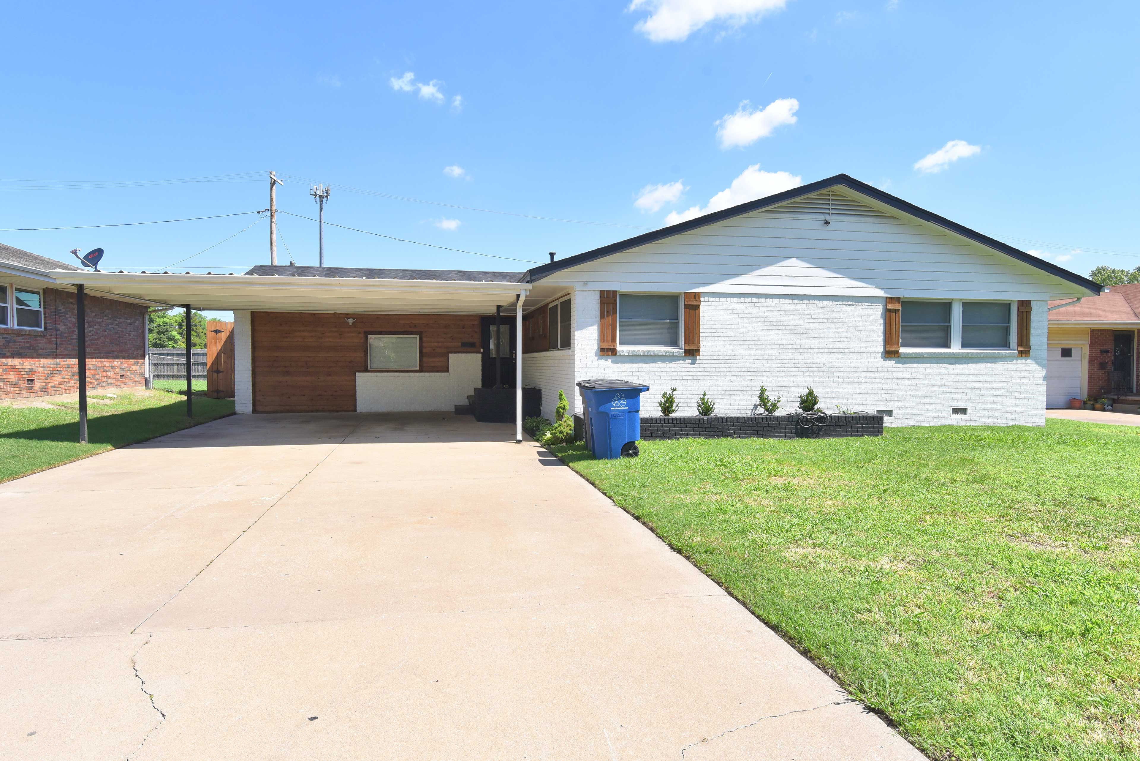 Parking | Carport (2 Vehicles) | Driveway (2 Vehicles) | RV/Trailer Parking