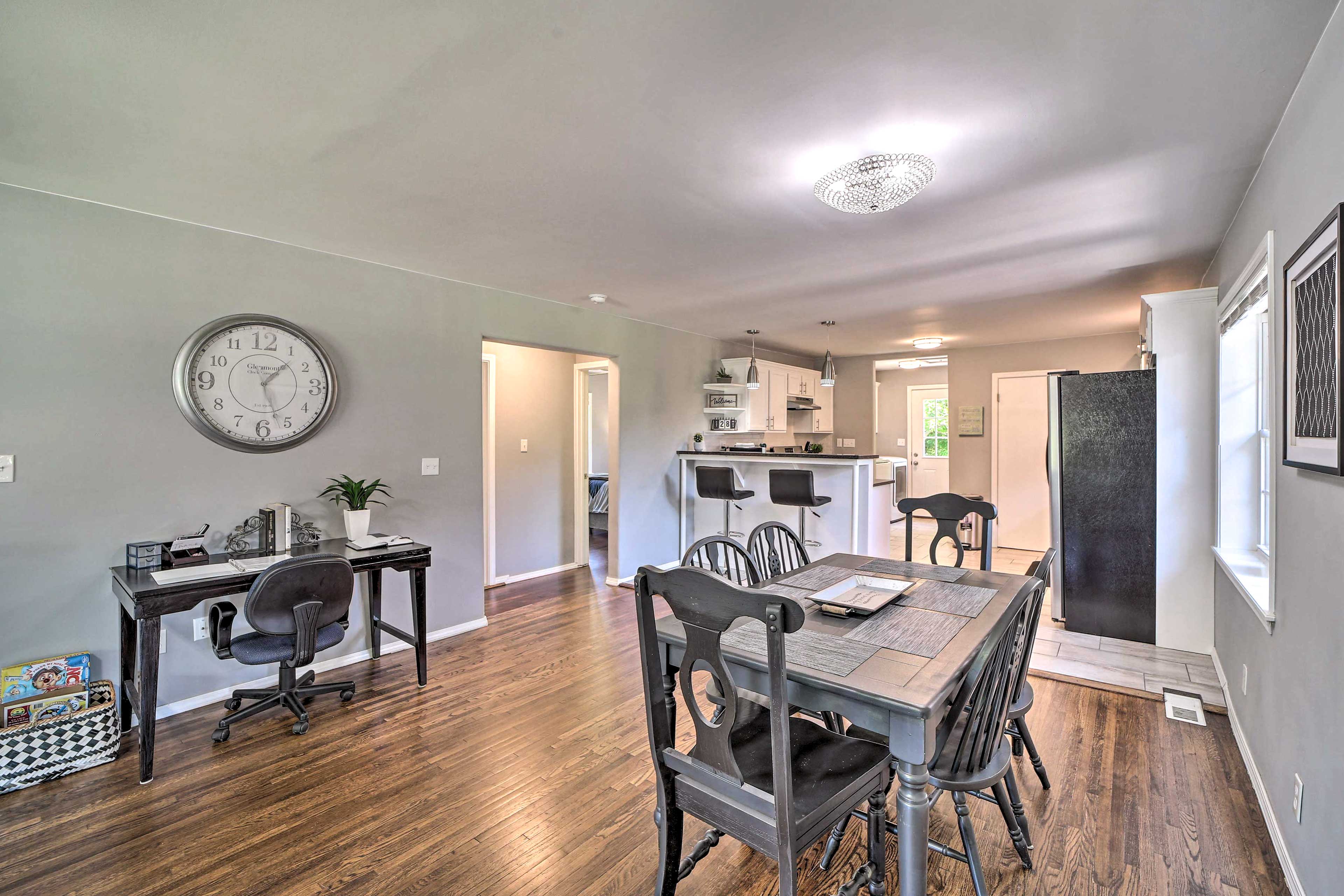 Dining Room | Dishware & Flatware Provided