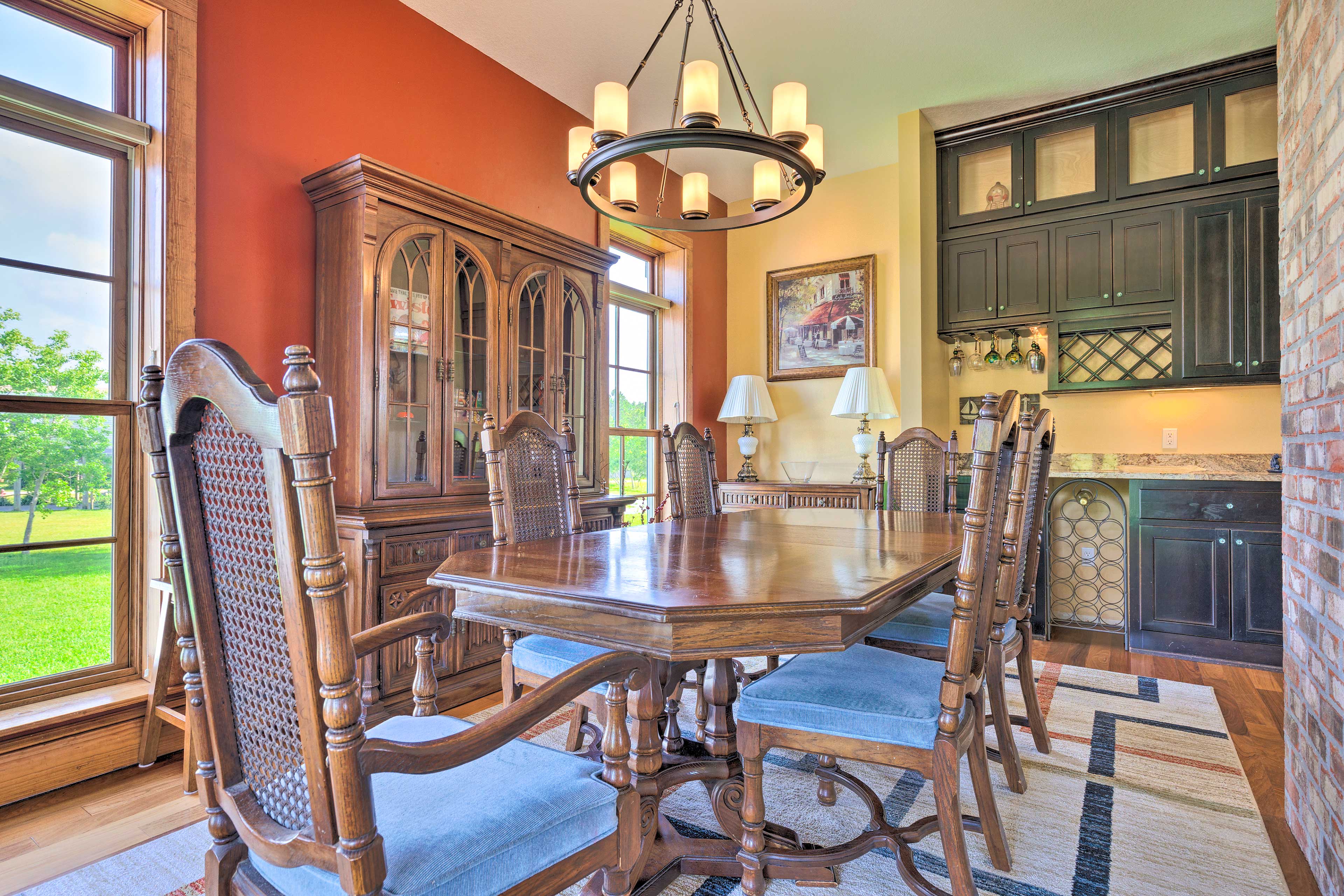 Dining Area | Dishware & Flatware Provided