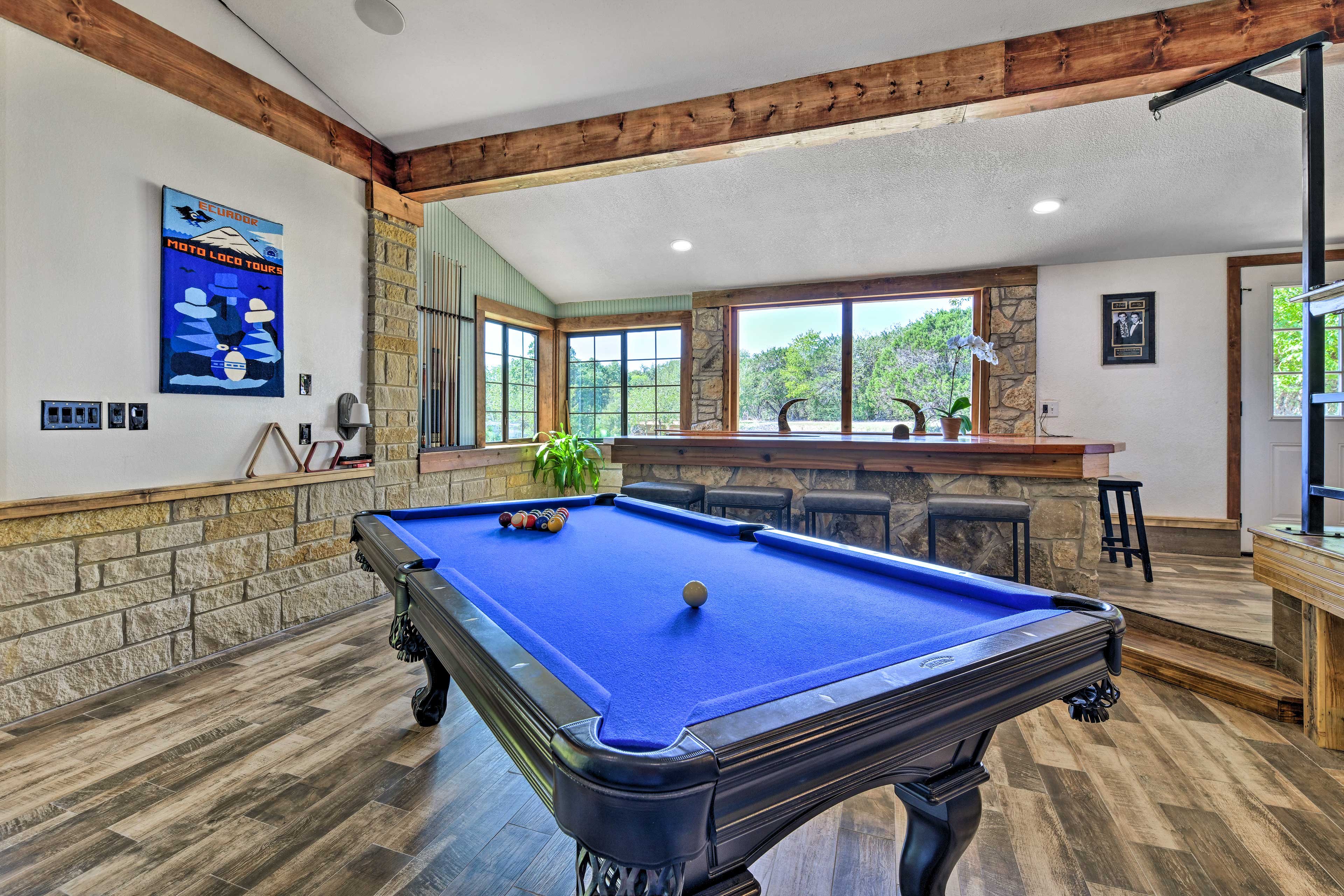 Game Room | 75" Smart TV | Free WiFi