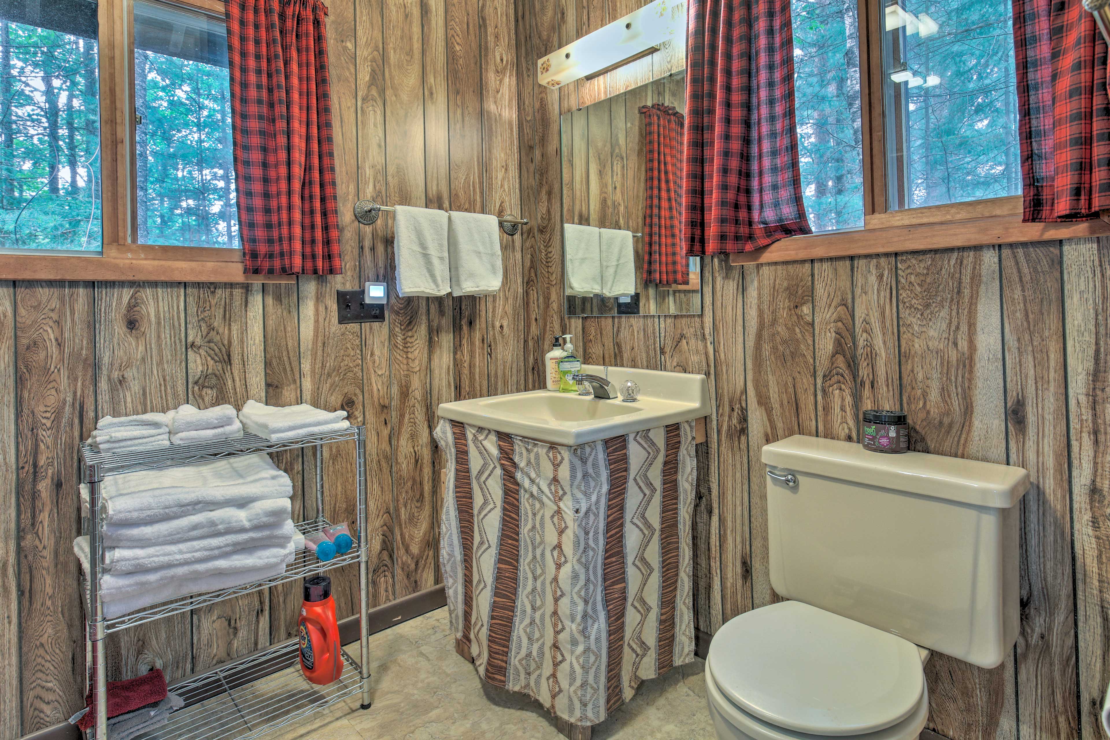 Full Bathroom | Laundry Area