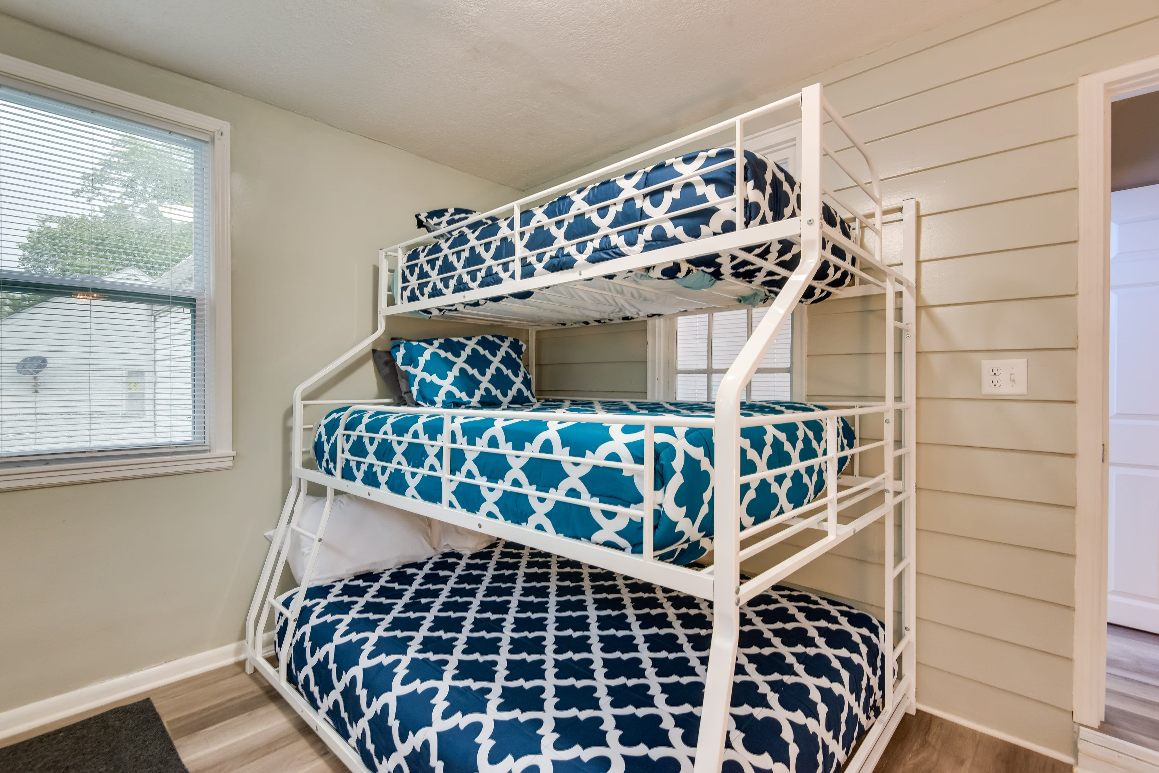 Bedroom 5 | Twin/Full/Queen Bunk Bed